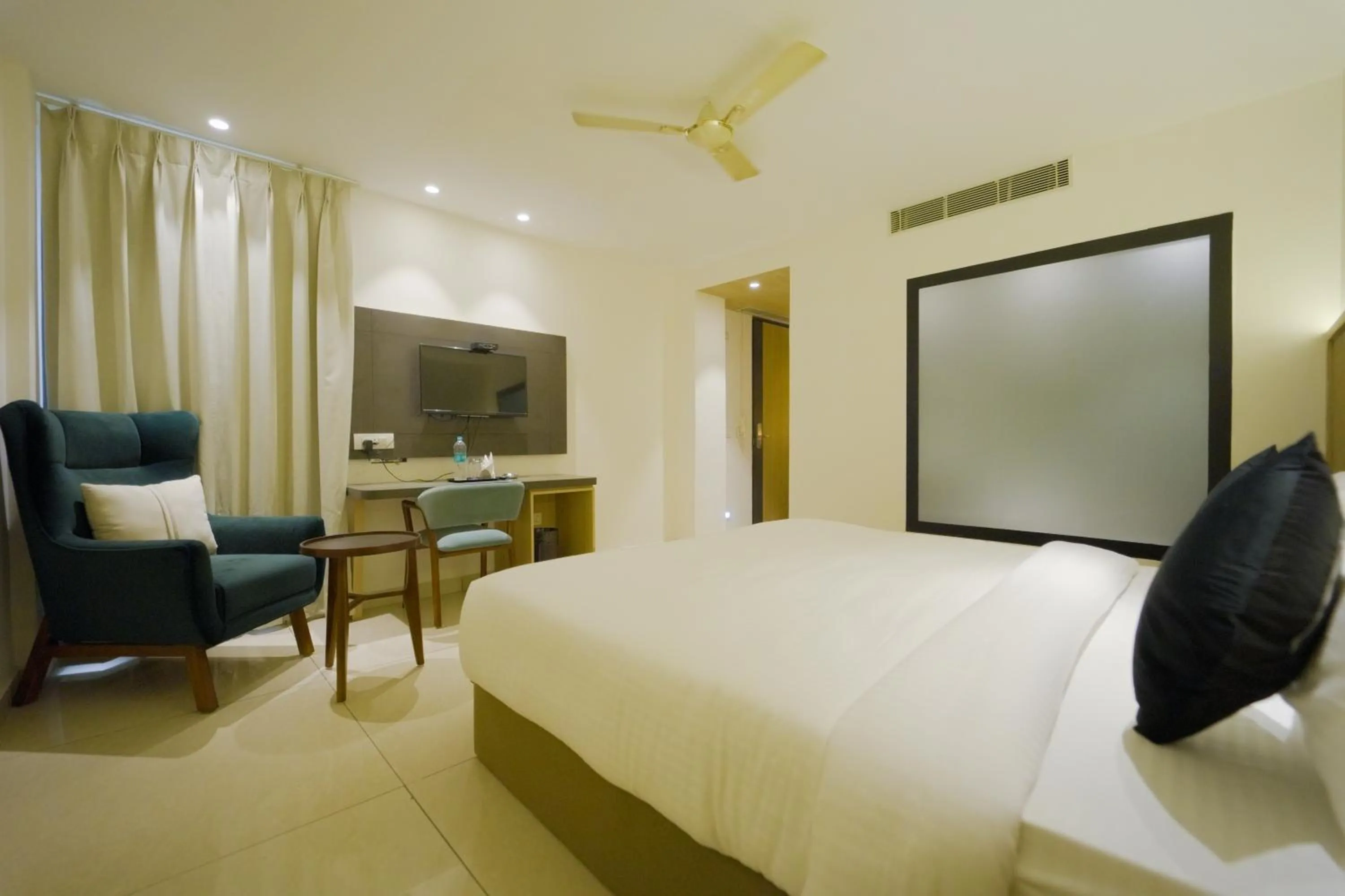 Photo of the whole room, Bed in Pride Inn