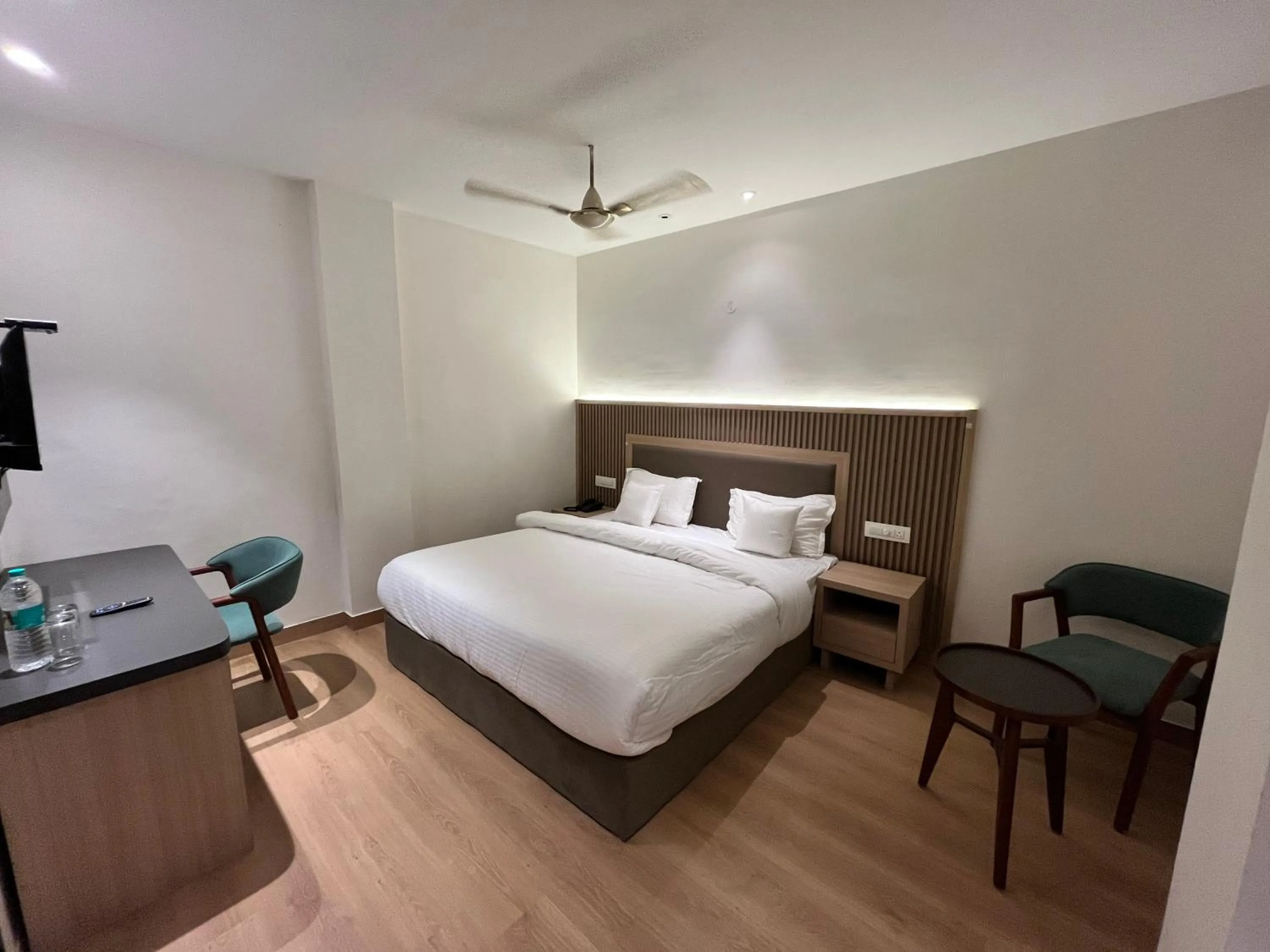 Bedroom, Bed in Pride Inn