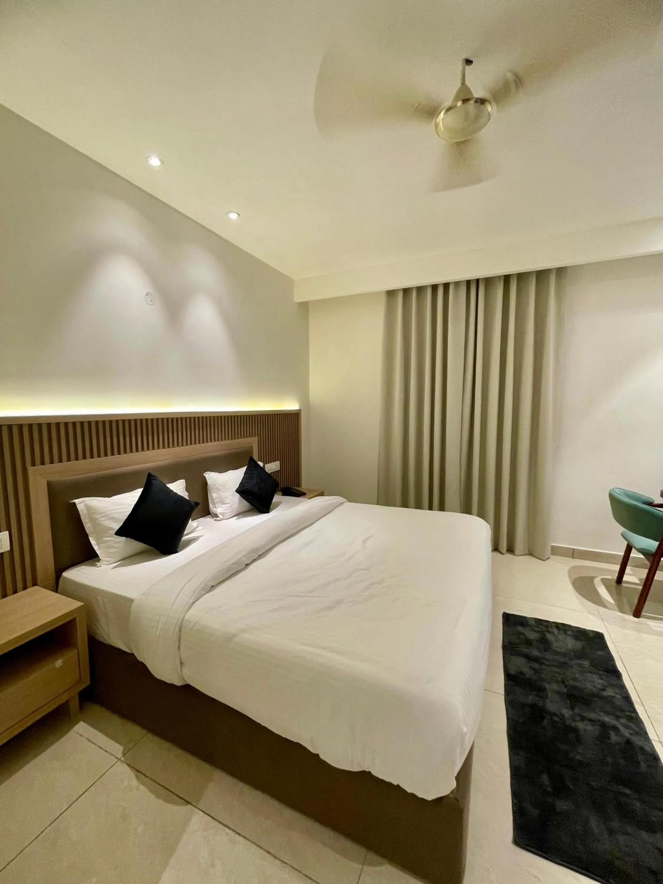 Bedroom, Bed in Pride Inn