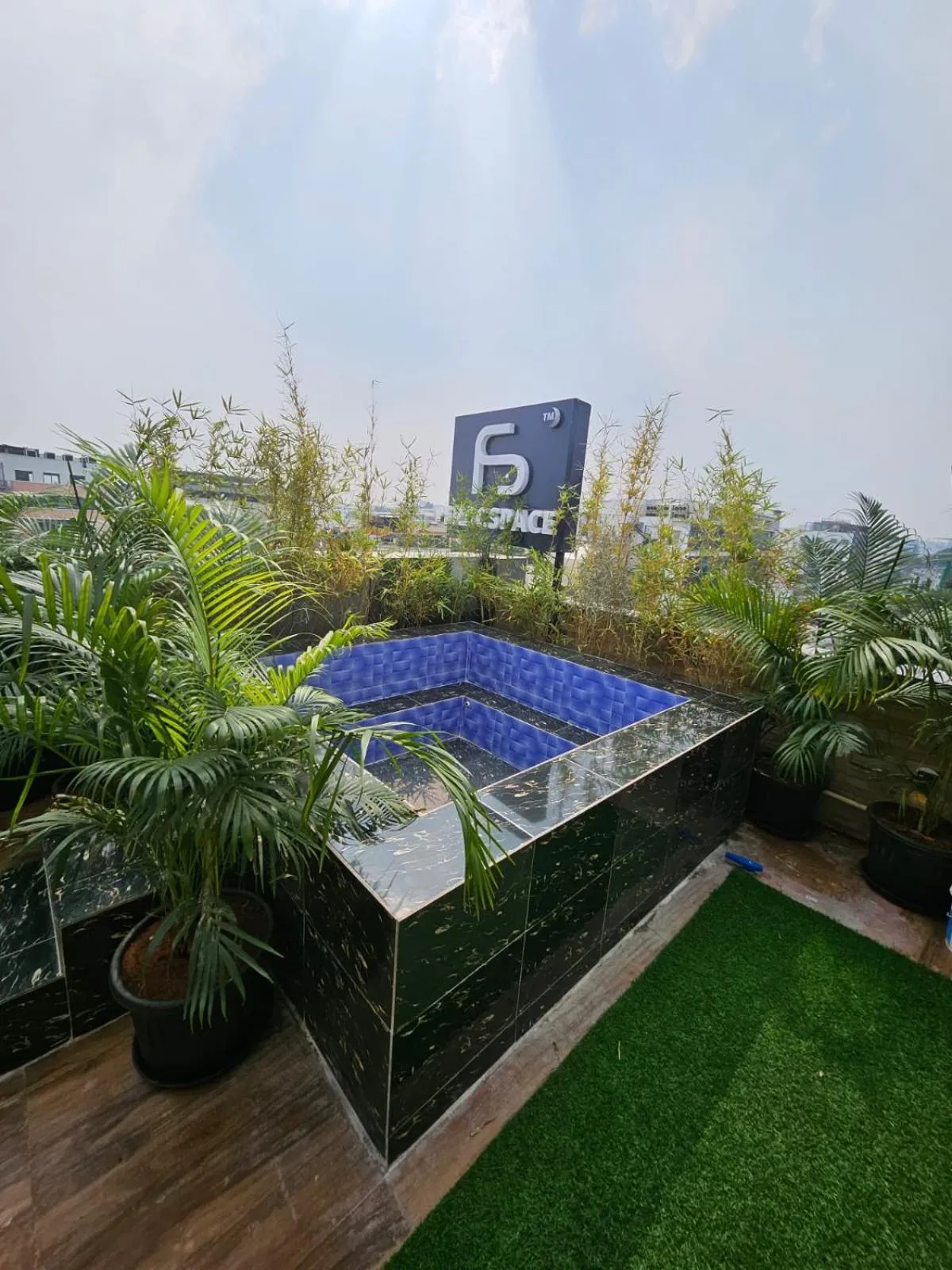 Hot Tub in Eleven Views by Fracspace