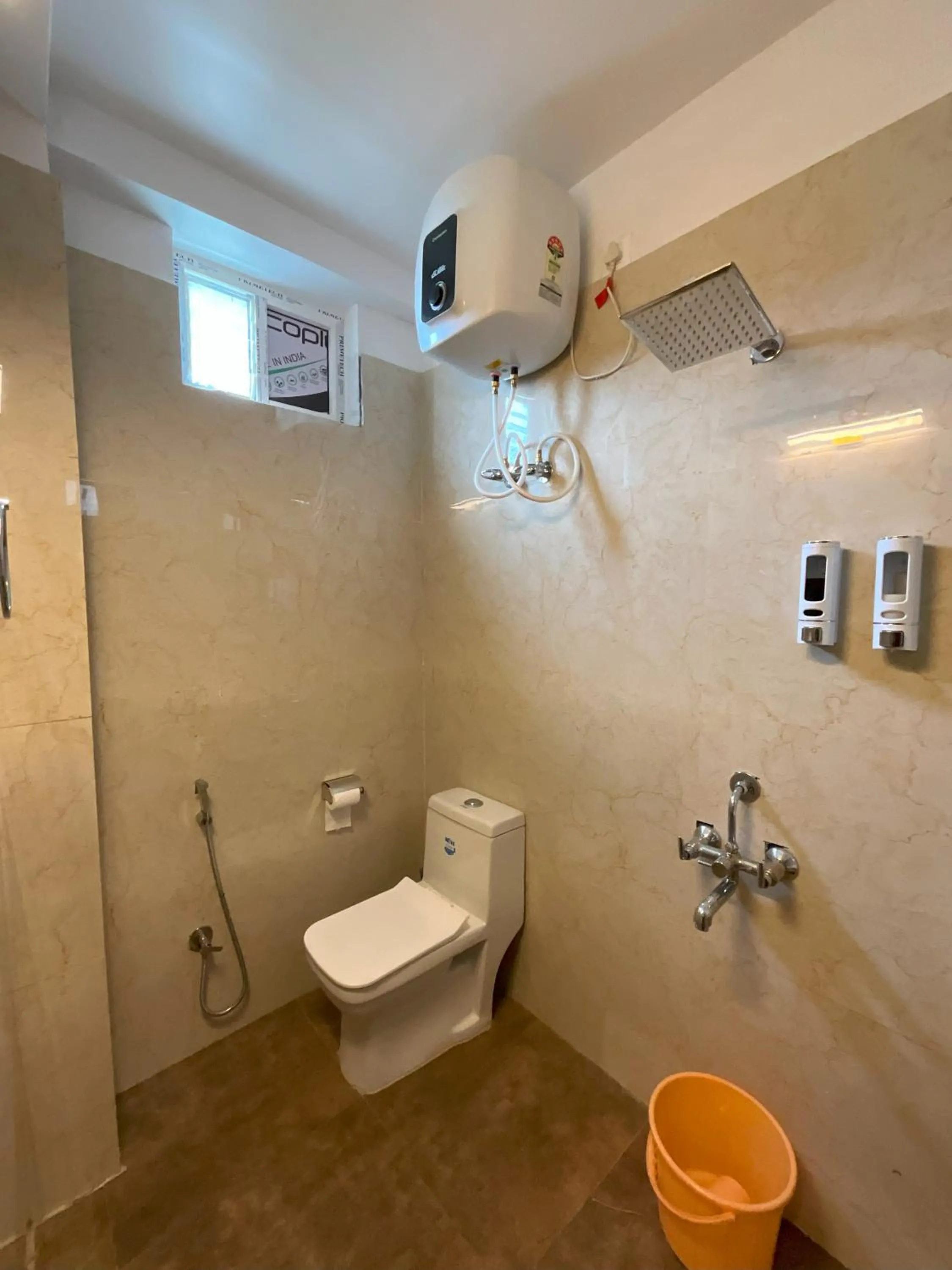Shower in Eleven Views by Fracspace