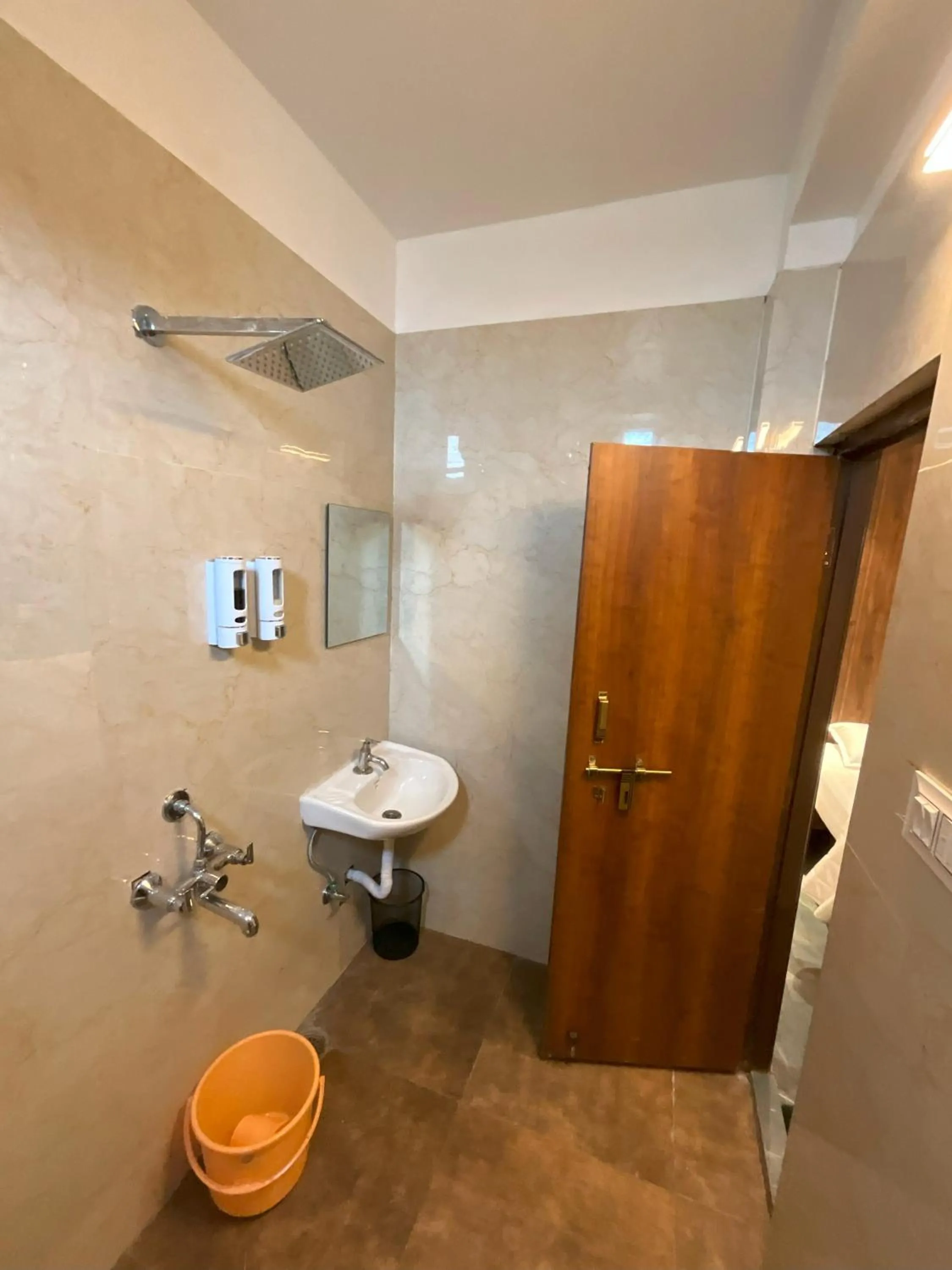 Shower in Eleven Views by Fracspace