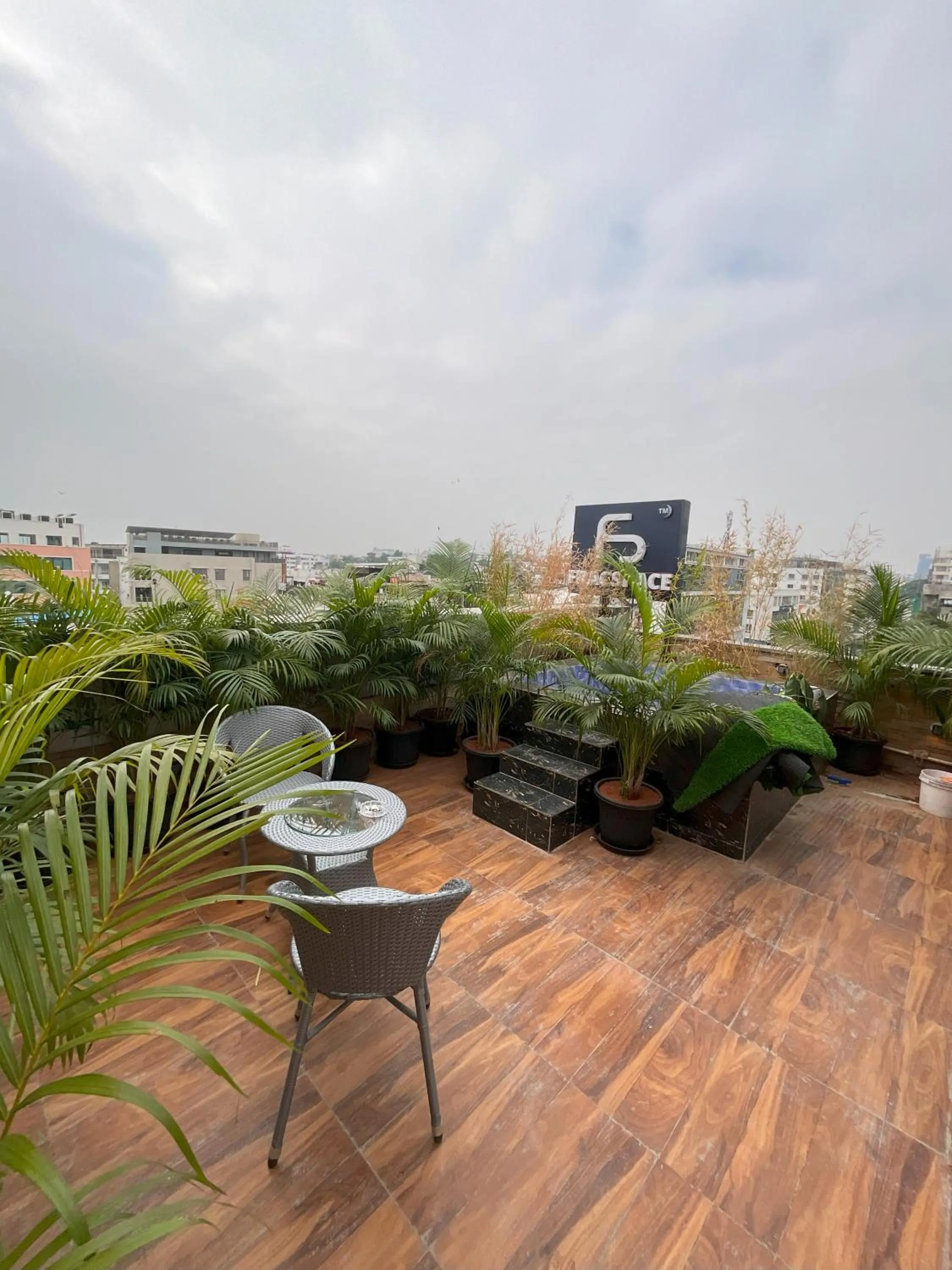 Garden in Eleven Views by Fracspace