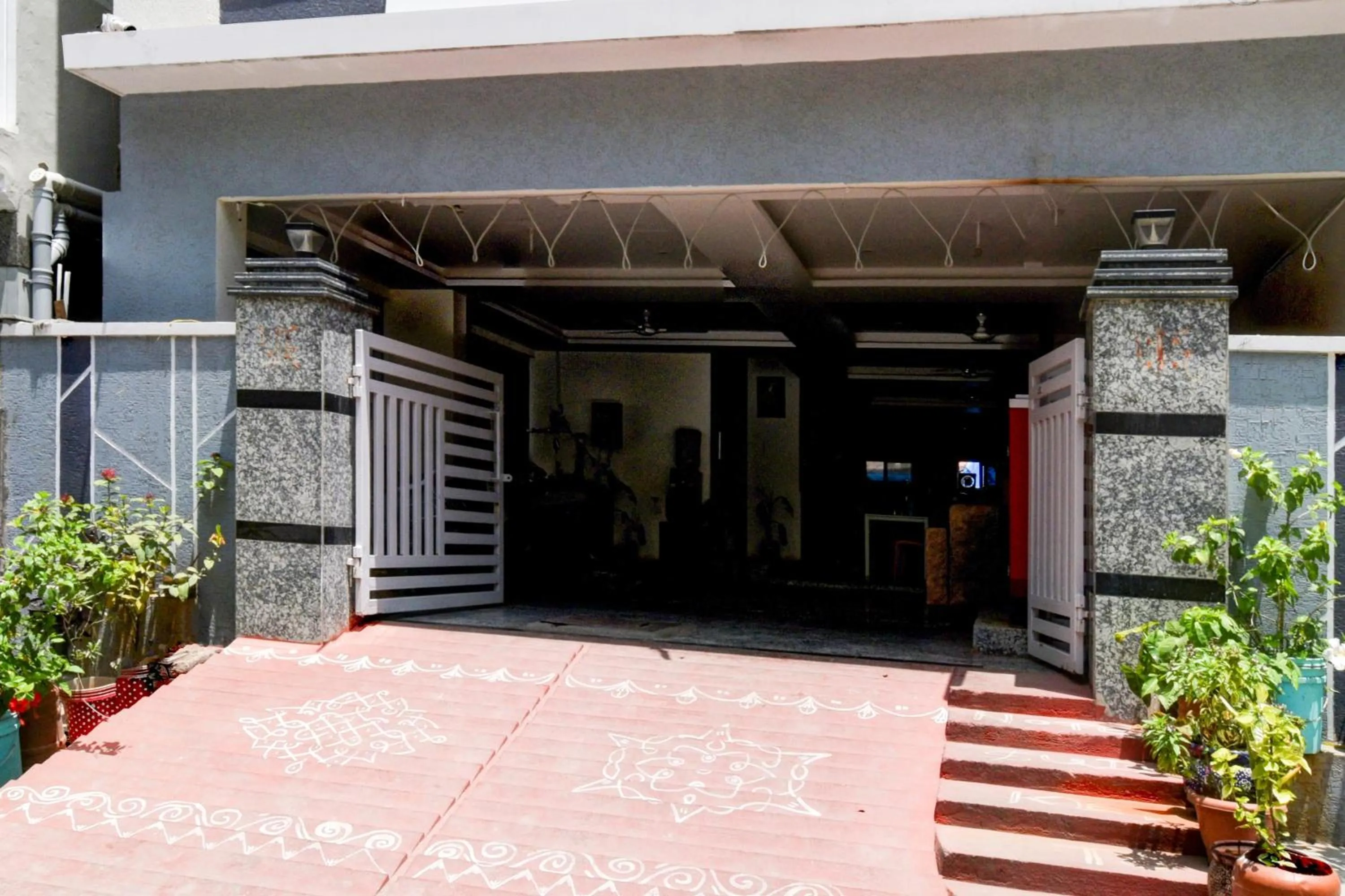 Facade/entrance in Super Collection O DLF CyberCity Hyderabad Formerly Key Suites