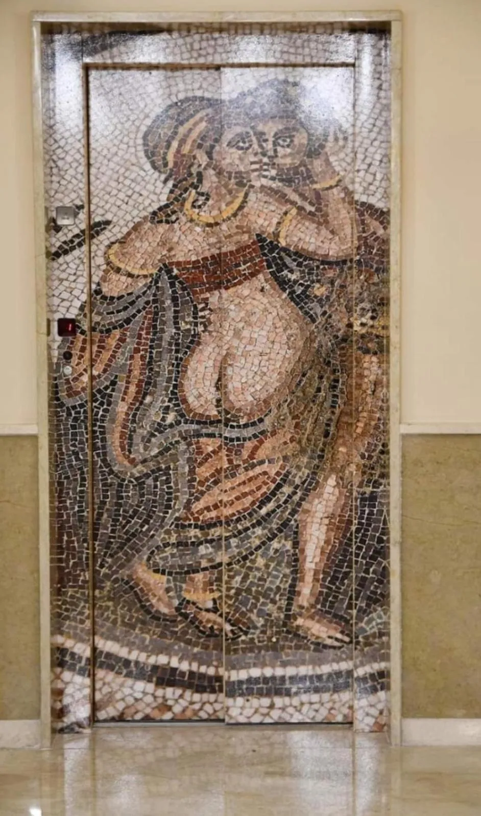 elevator in GH Hotel