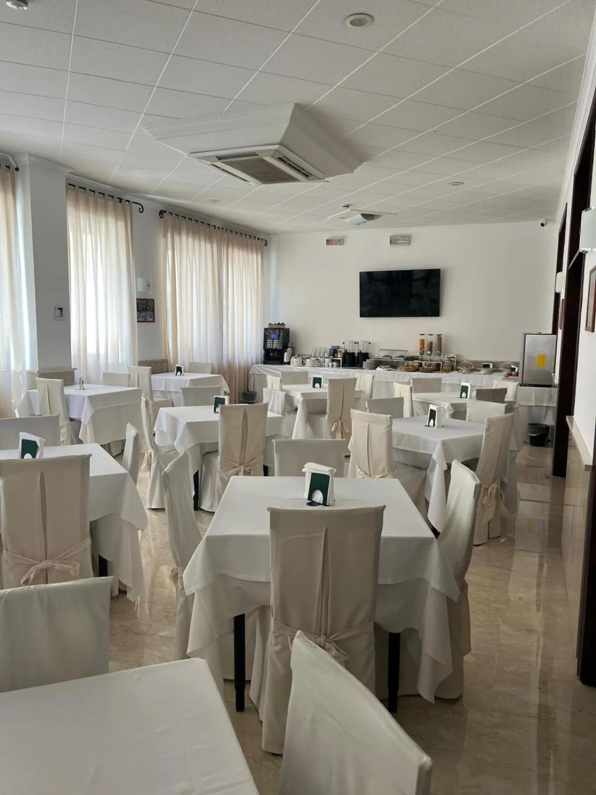 Restaurant/places to eat in GH Hotel