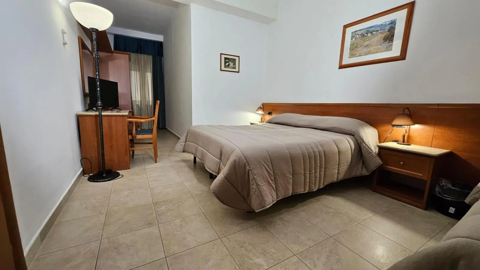 Twin Room - Disability Access in GH Hotel