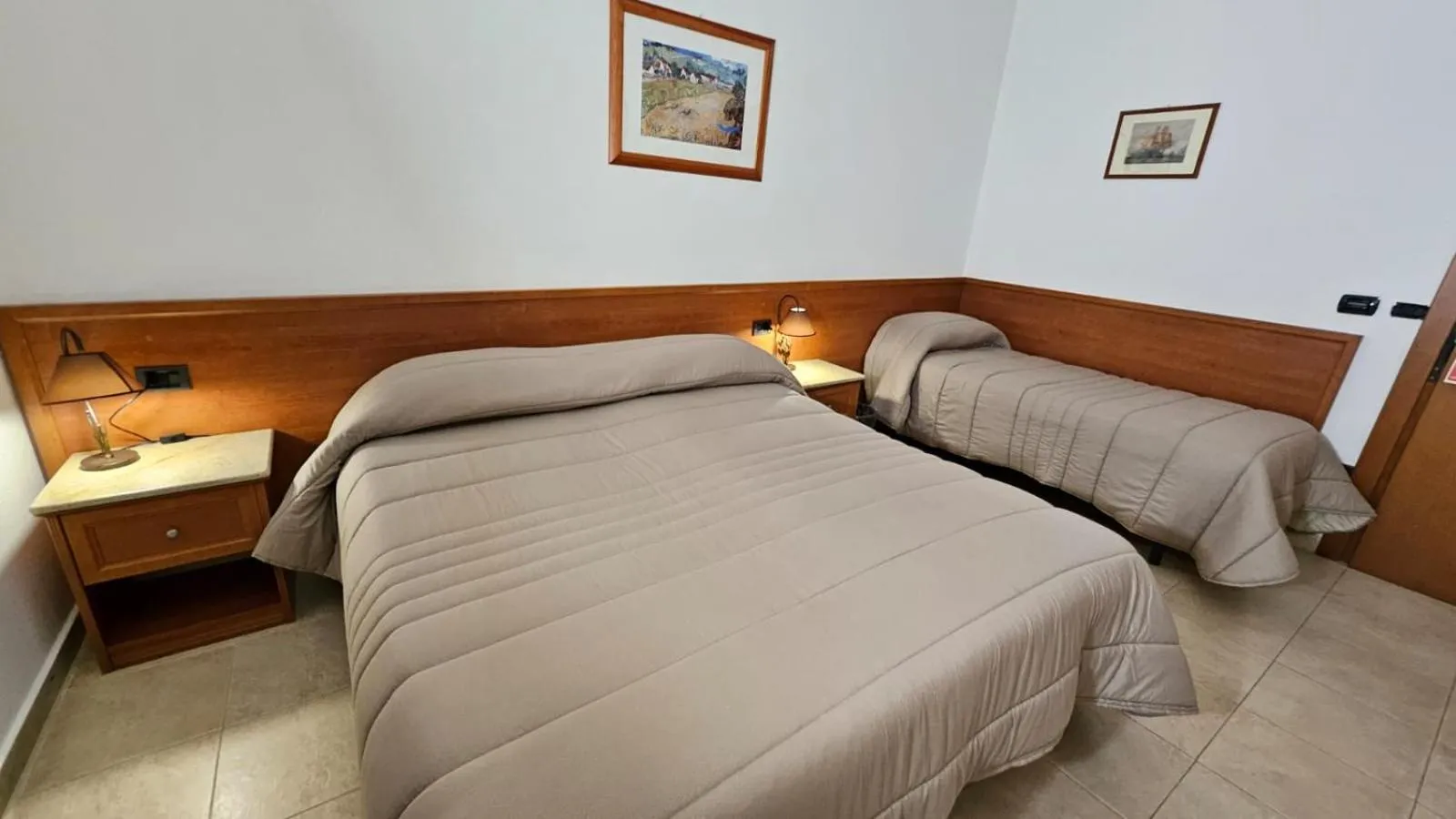 Twin Room - Disability Access in GH Hotel