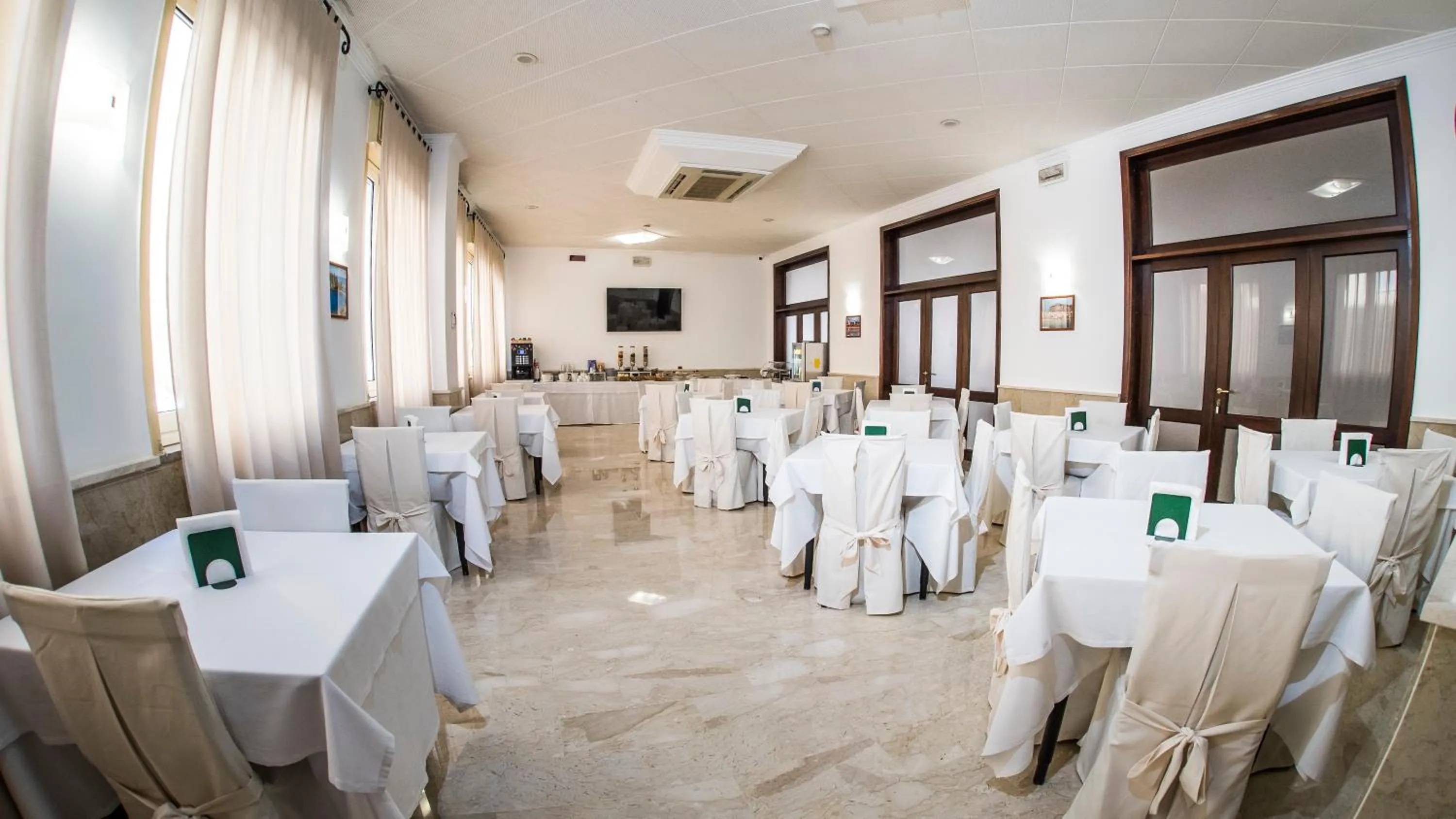 Restaurant/places to eat in GH Hotel