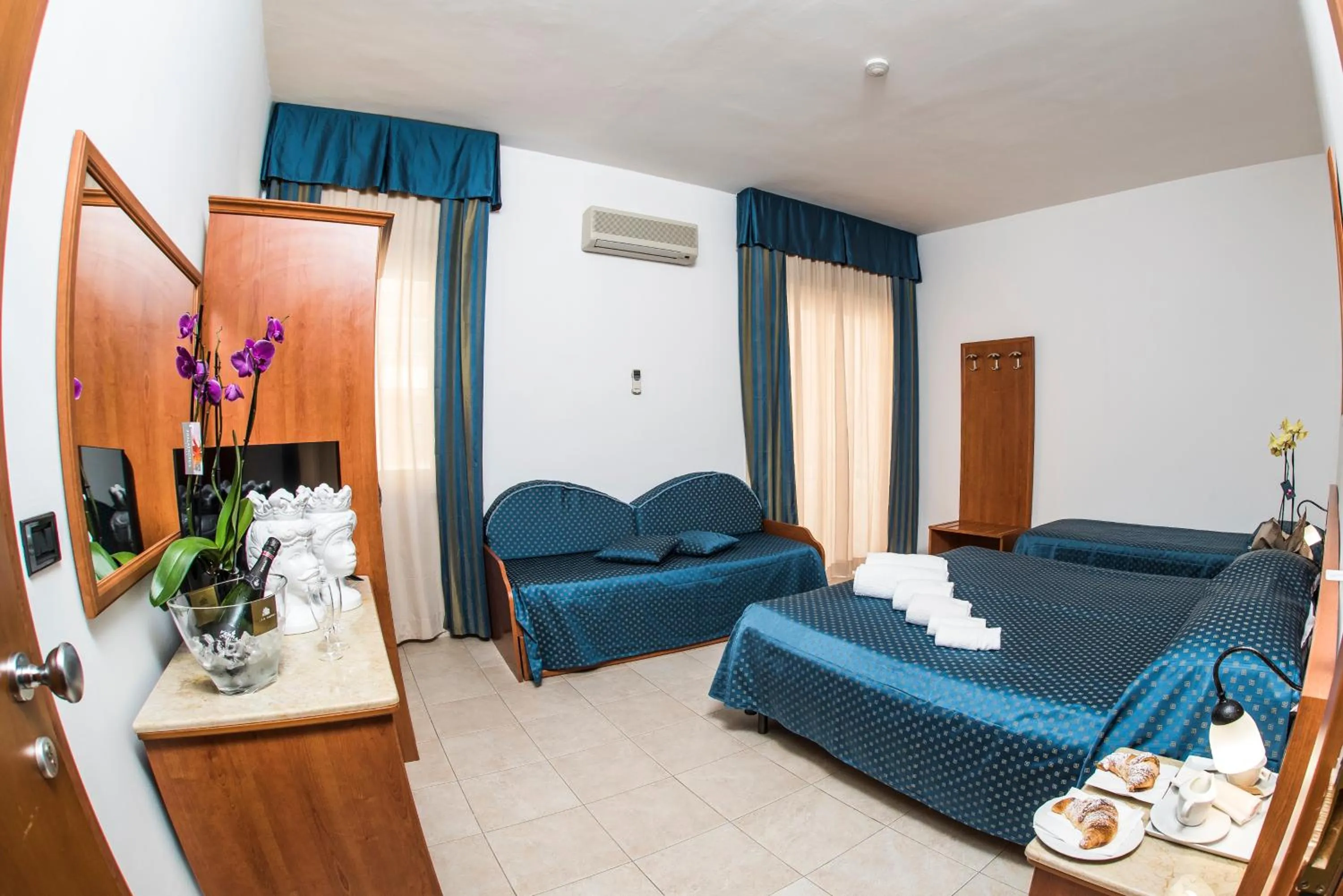 Bedroom, Bed in GH Hotel