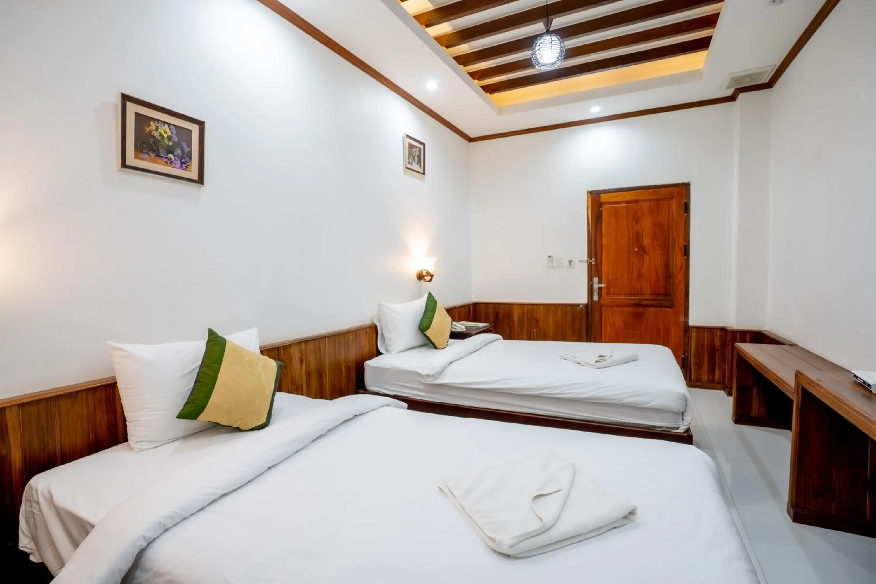 Bedroom, Bed in Luangsay Inn