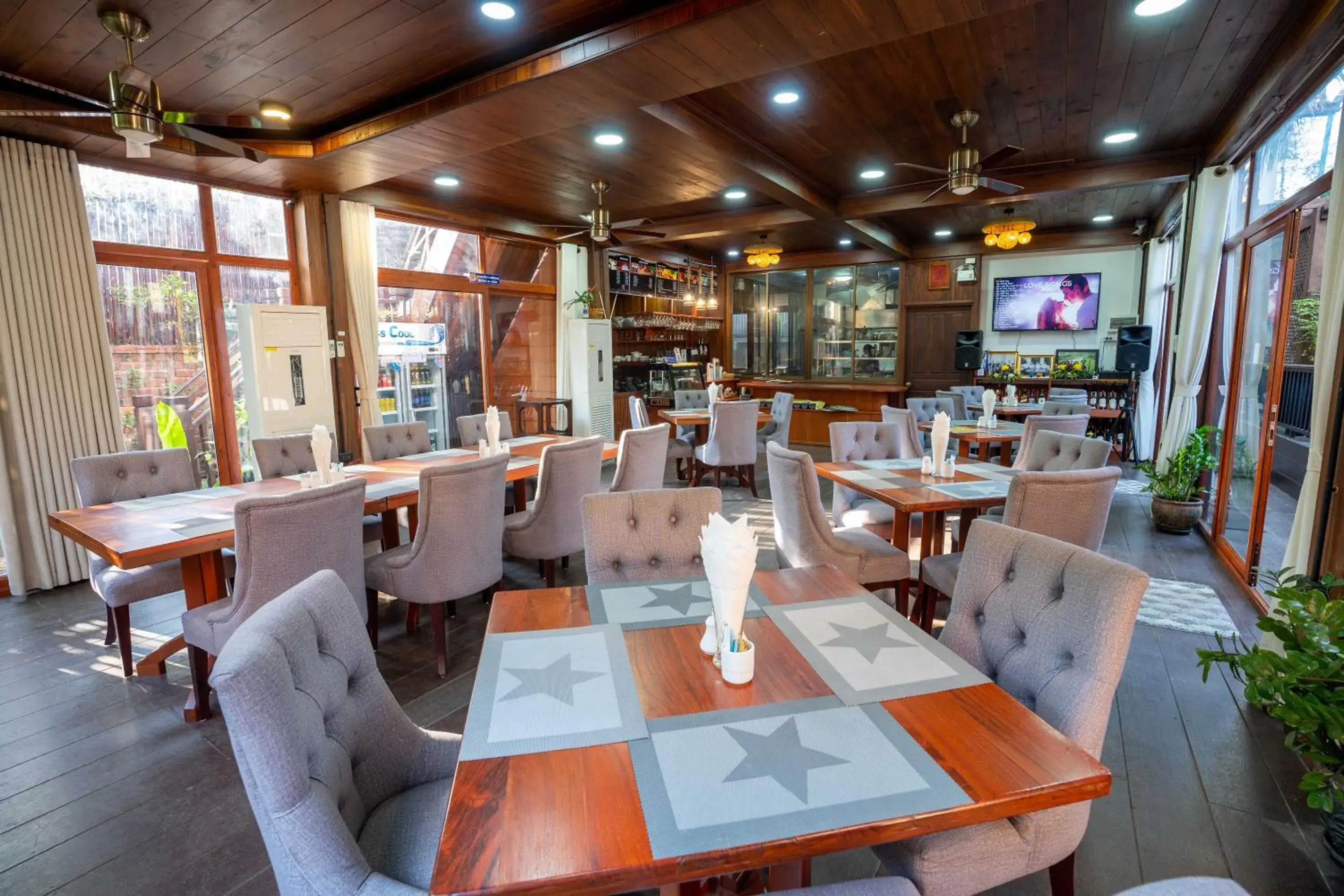 Restaurant/places to eat in Luangsay Inn Restaurant/places to eat in Luangsay Inn