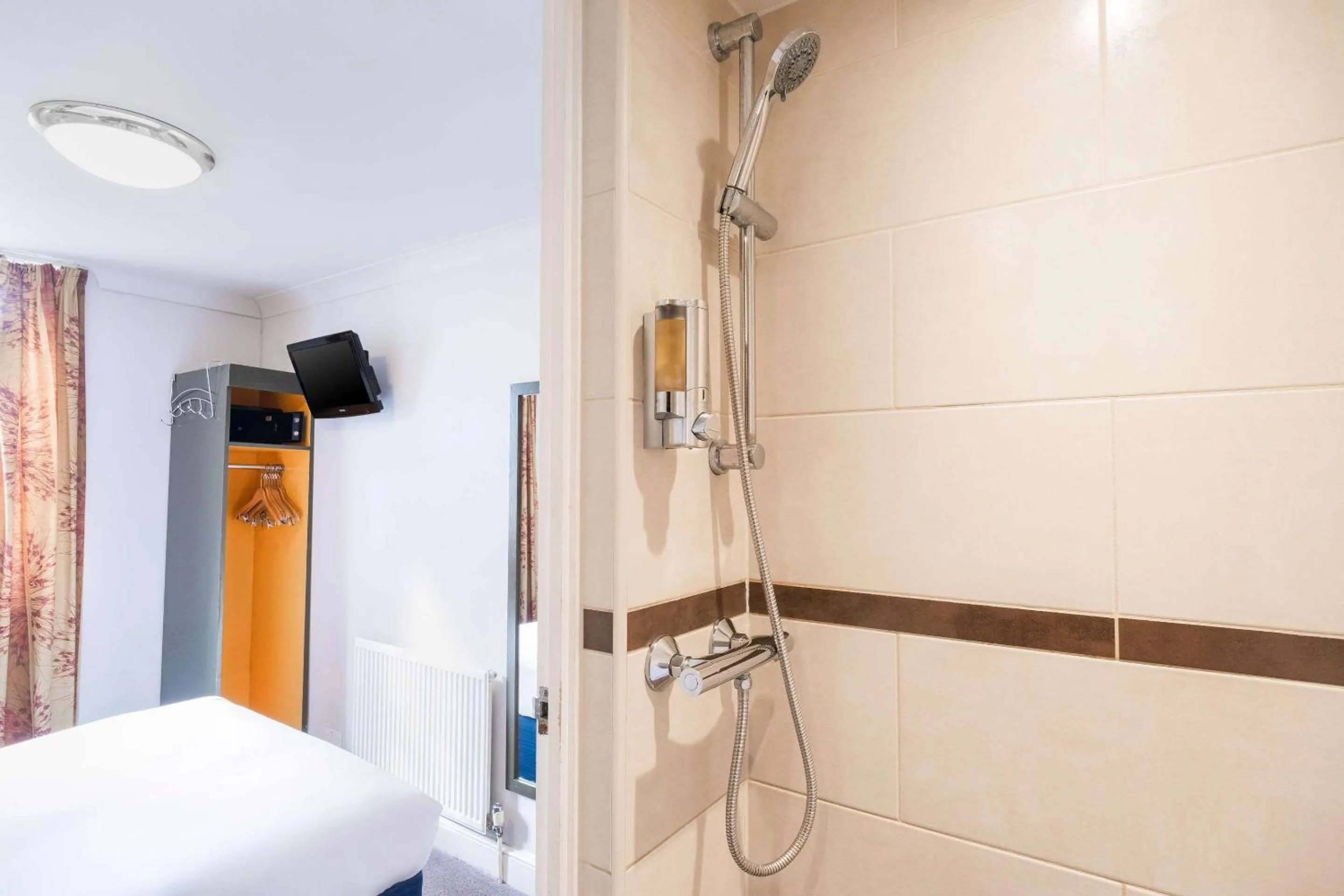 Bathroom in Comfort Inn Westminster