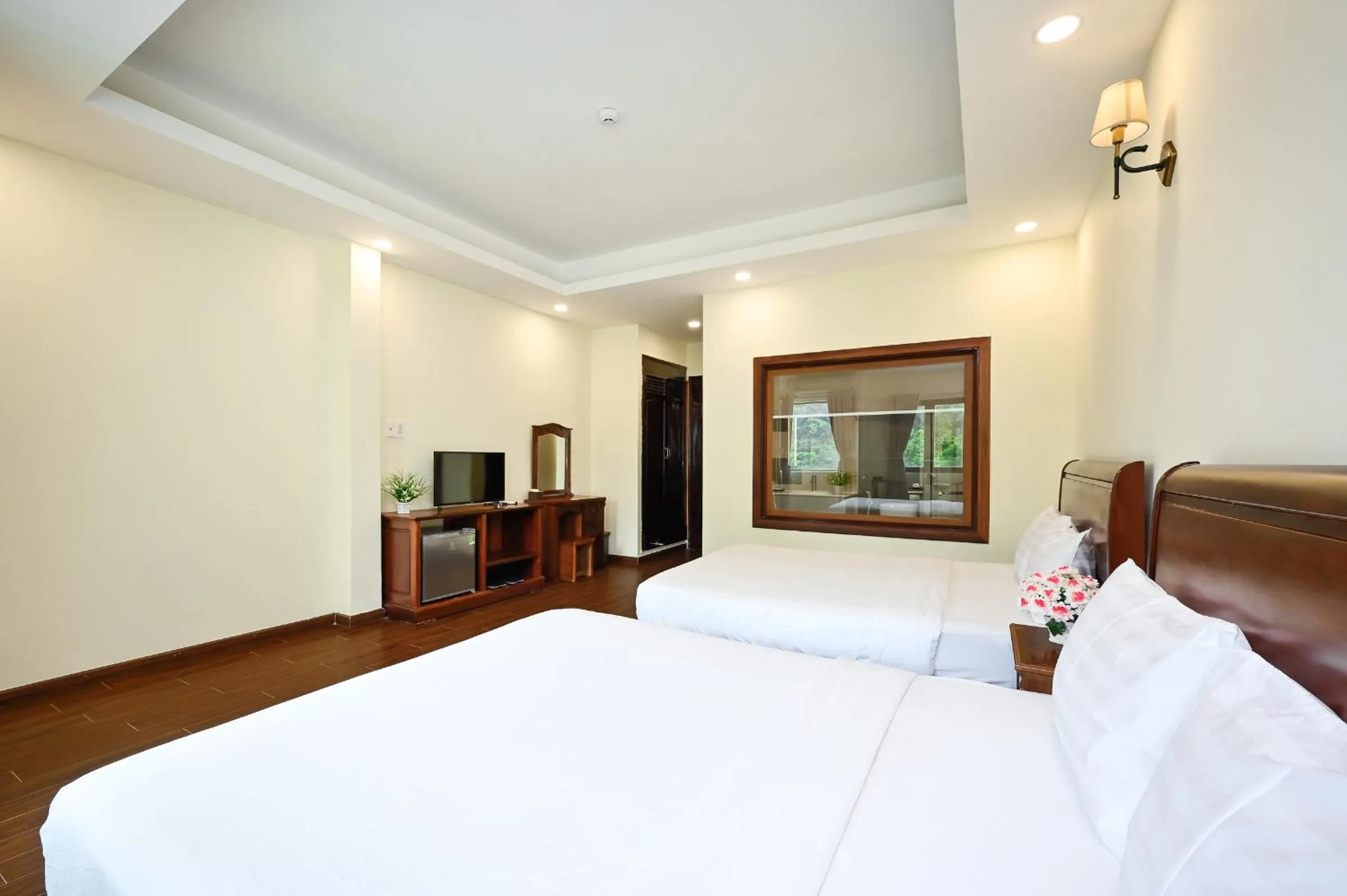 Bed in Red Sun Airport Saigon Hotel