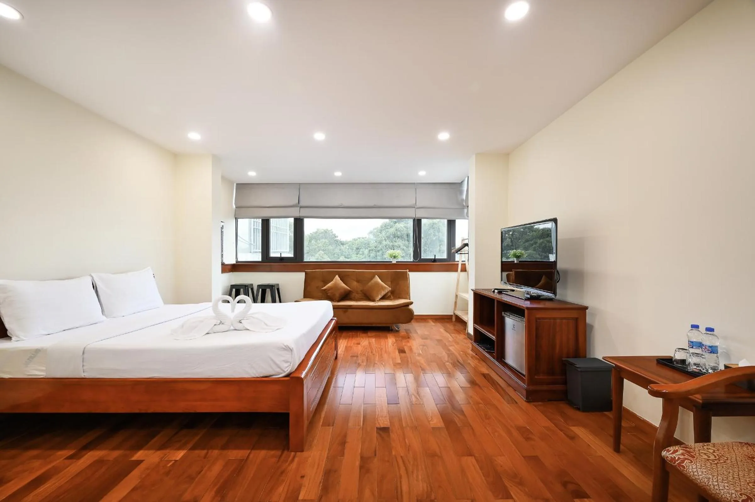 Photo of the whole room, Bed in Red Sun Airport Saigon Hotel