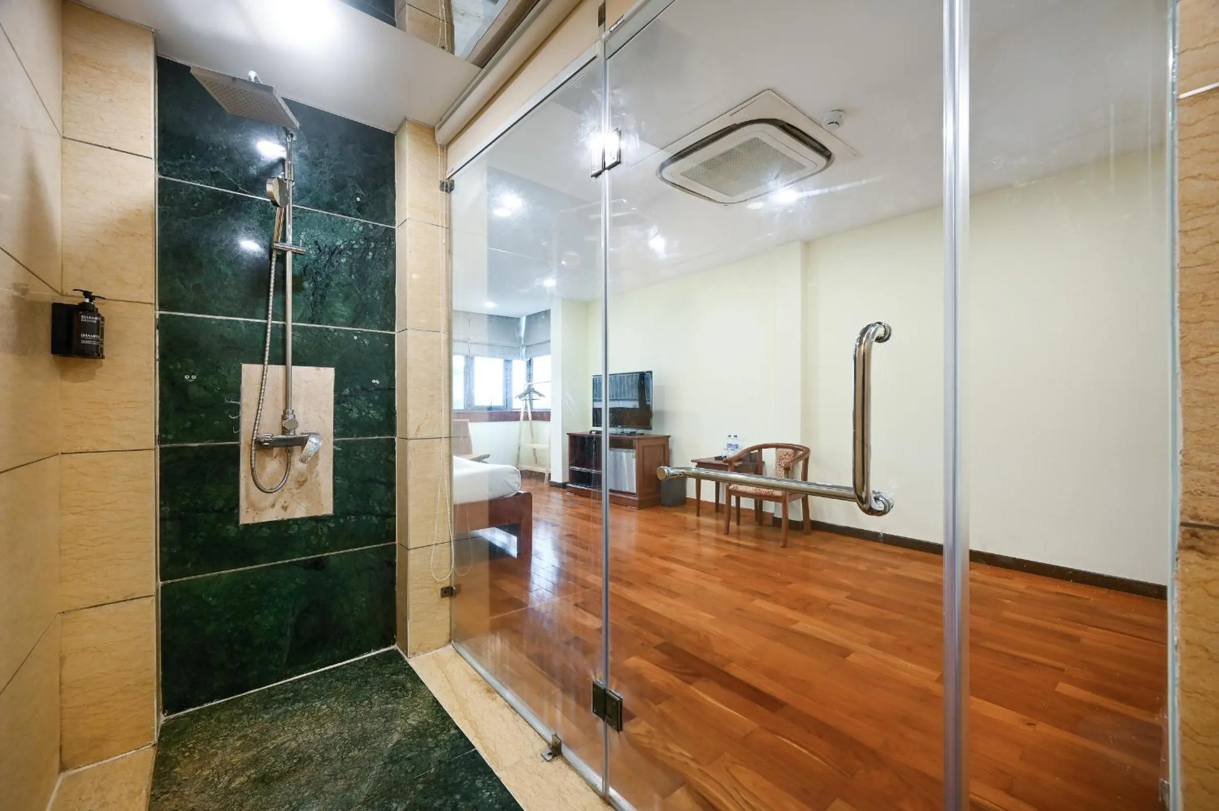 Bathroom in Red Sun Airport Saigon Hotel