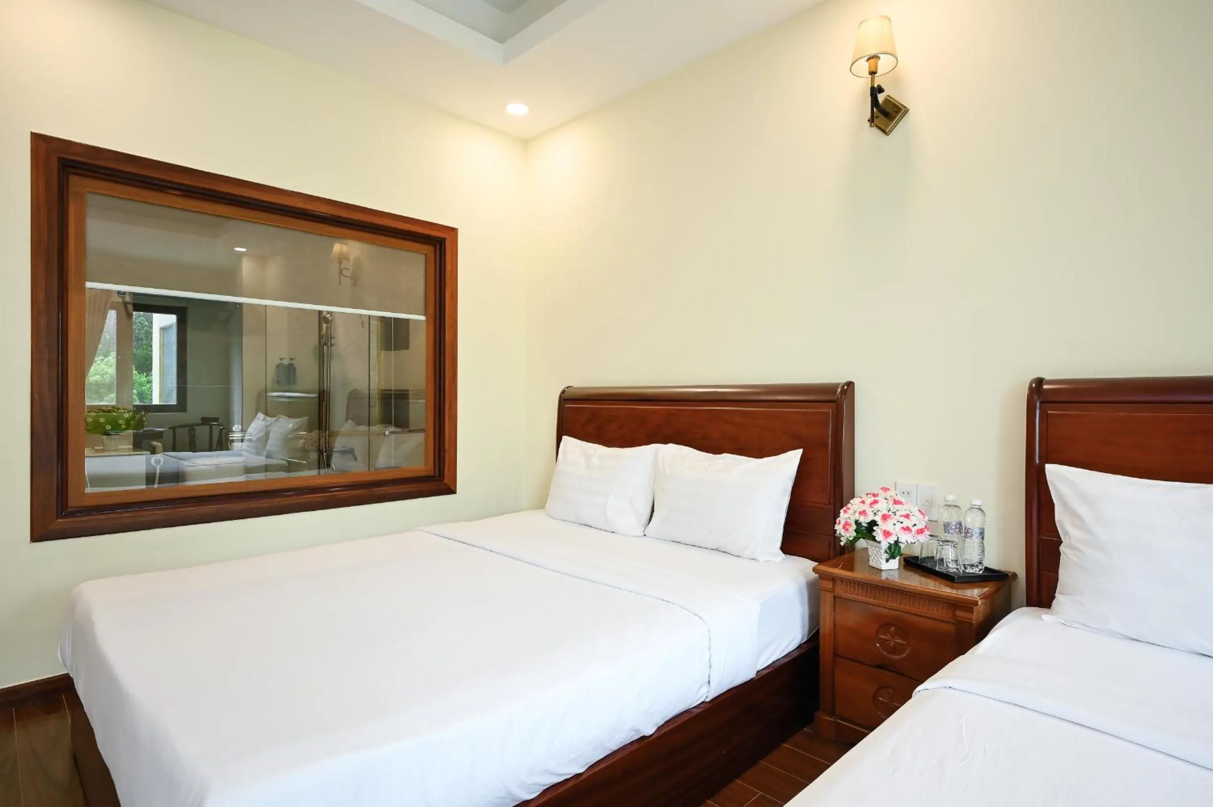 Bed in Red Sun Airport Saigon Hotel