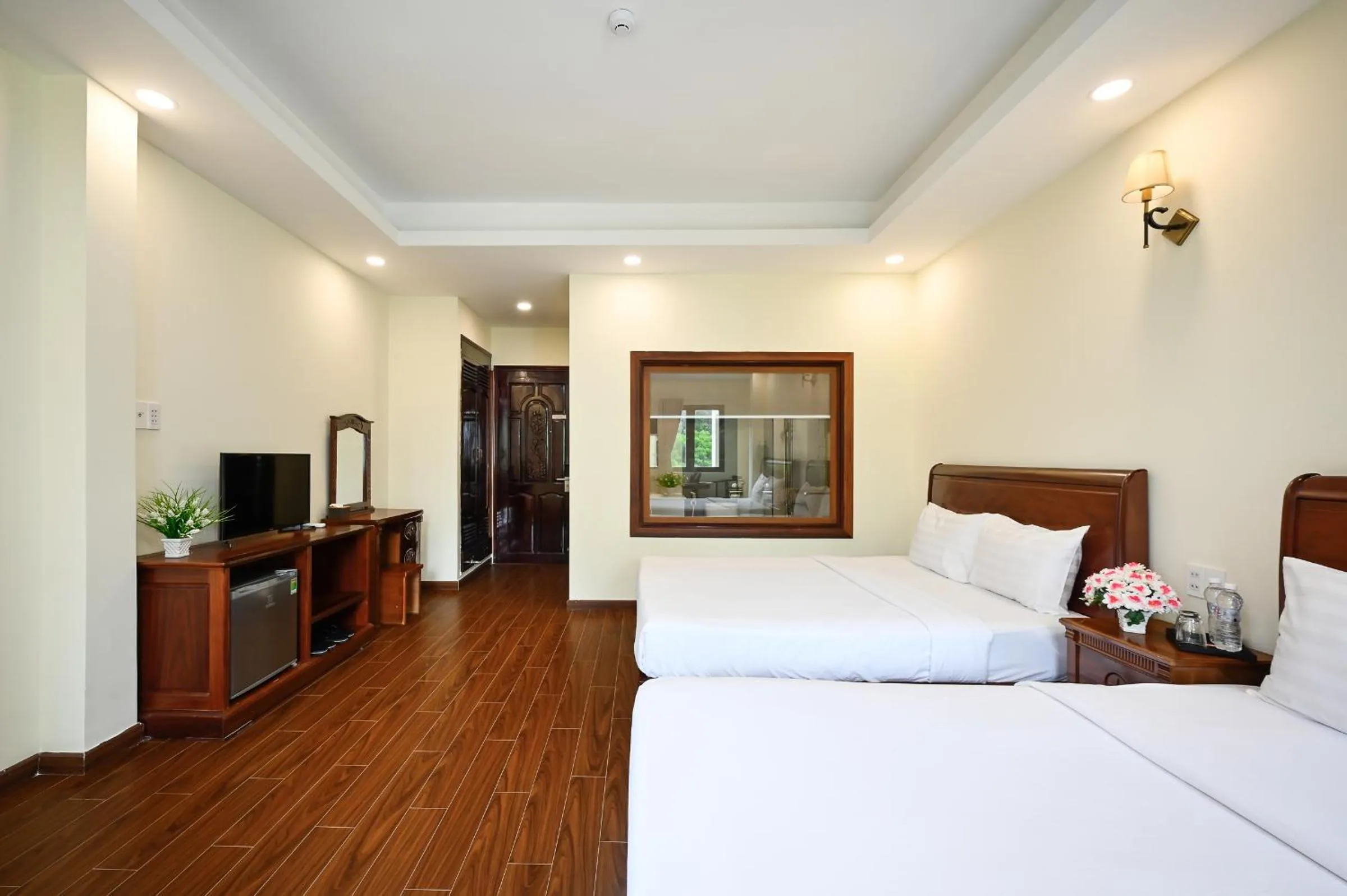 Bed in Red Sun Airport Saigon Hotel