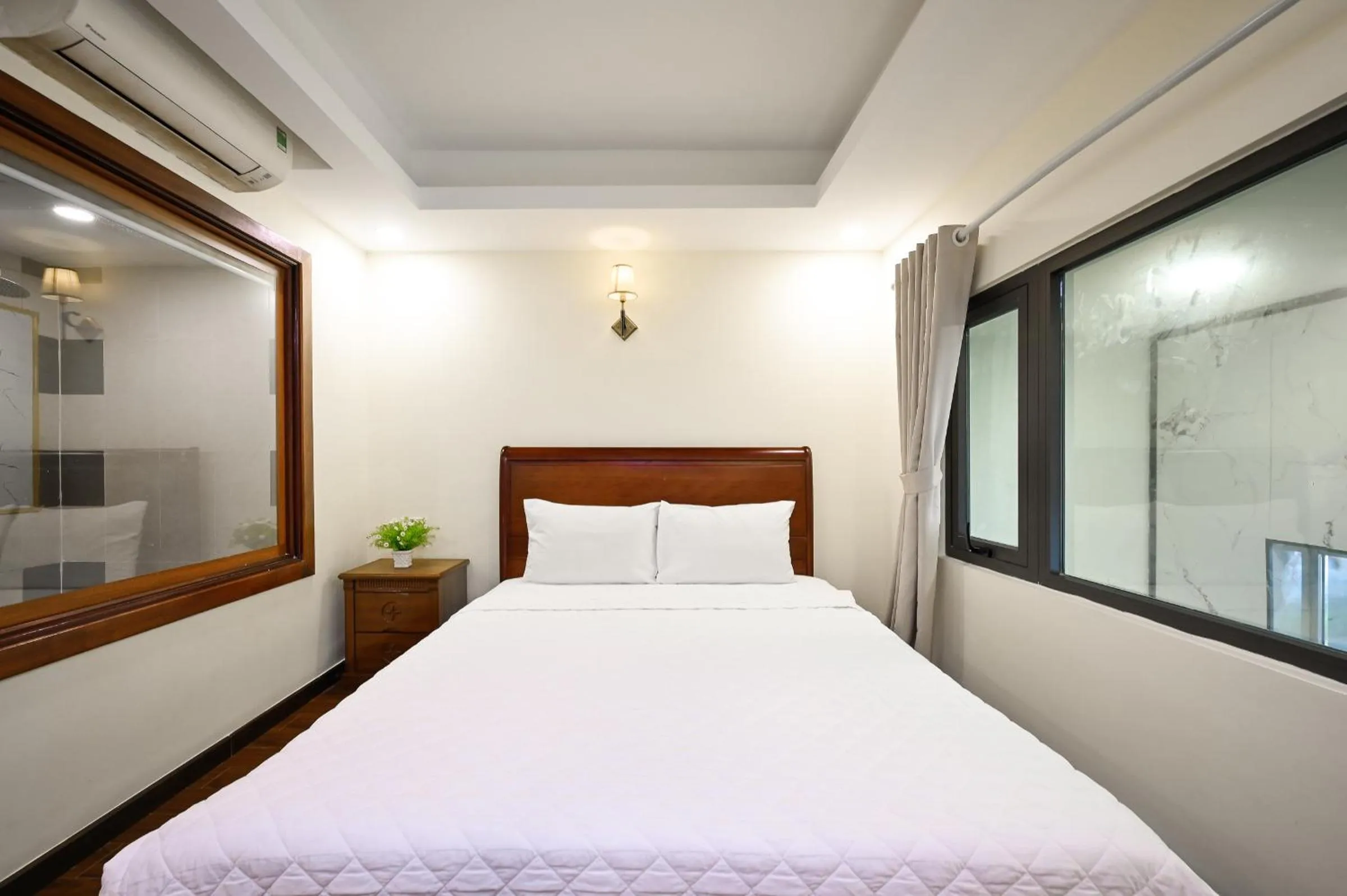 Bed in Red Sun Airport Saigon Hotel