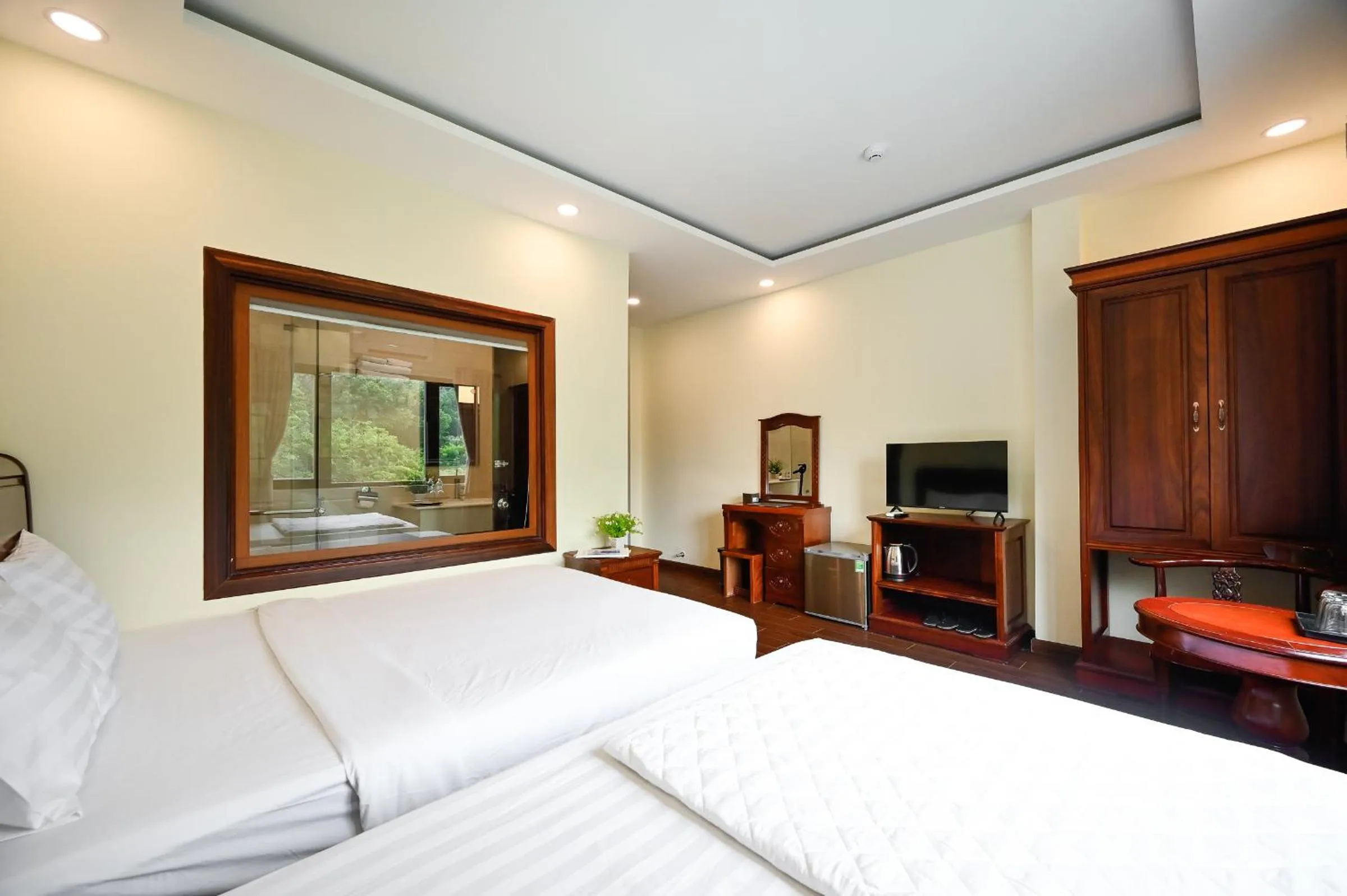 Bed in Red Sun Airport Saigon Hotel