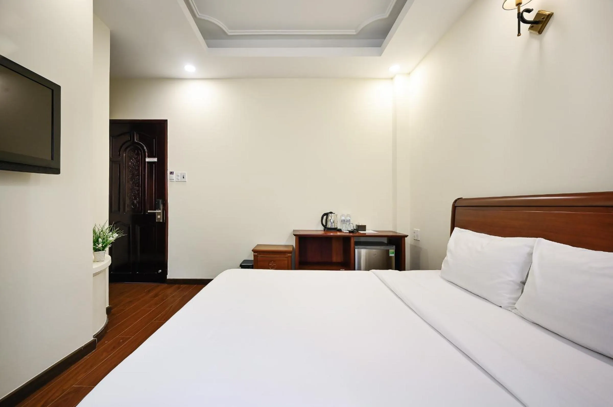 Photo of the whole room, Bed in Red Sun Airport Saigon Hotel