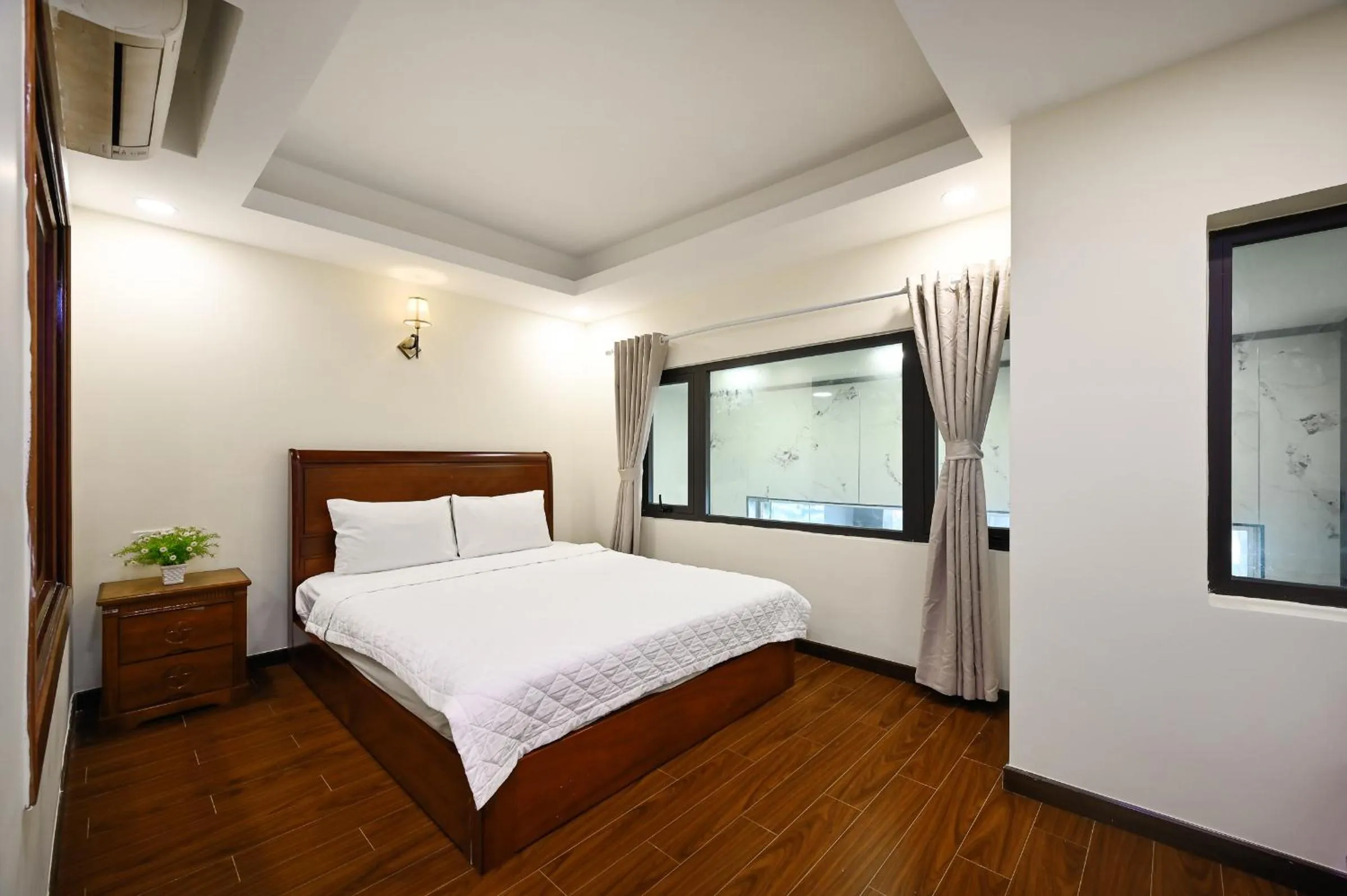 Bed in Red Sun Airport Saigon Hotel