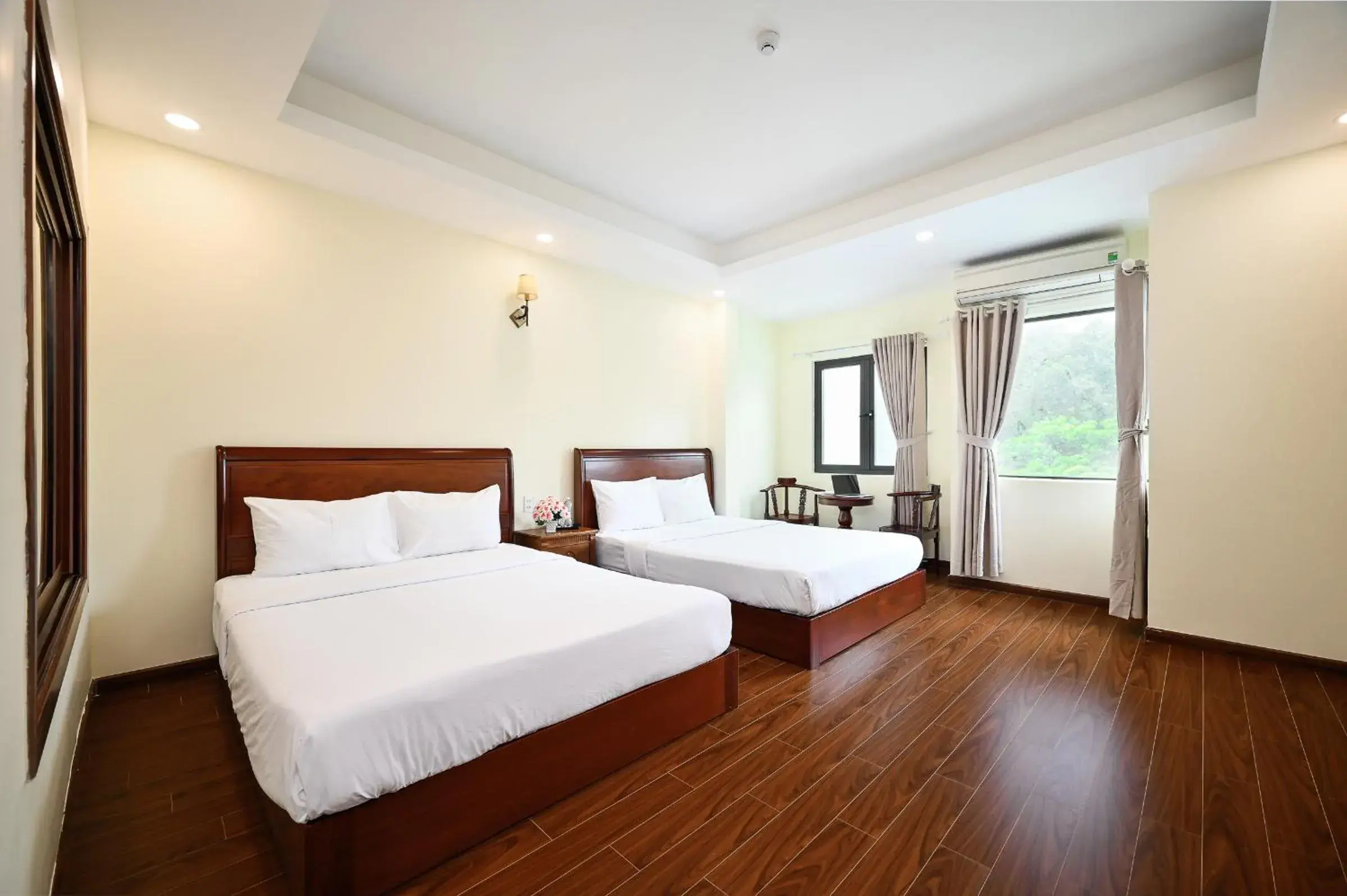 Bed in Red Sun Airport Saigon Hotel Bed in Red Sun Airport Saigon Hotel