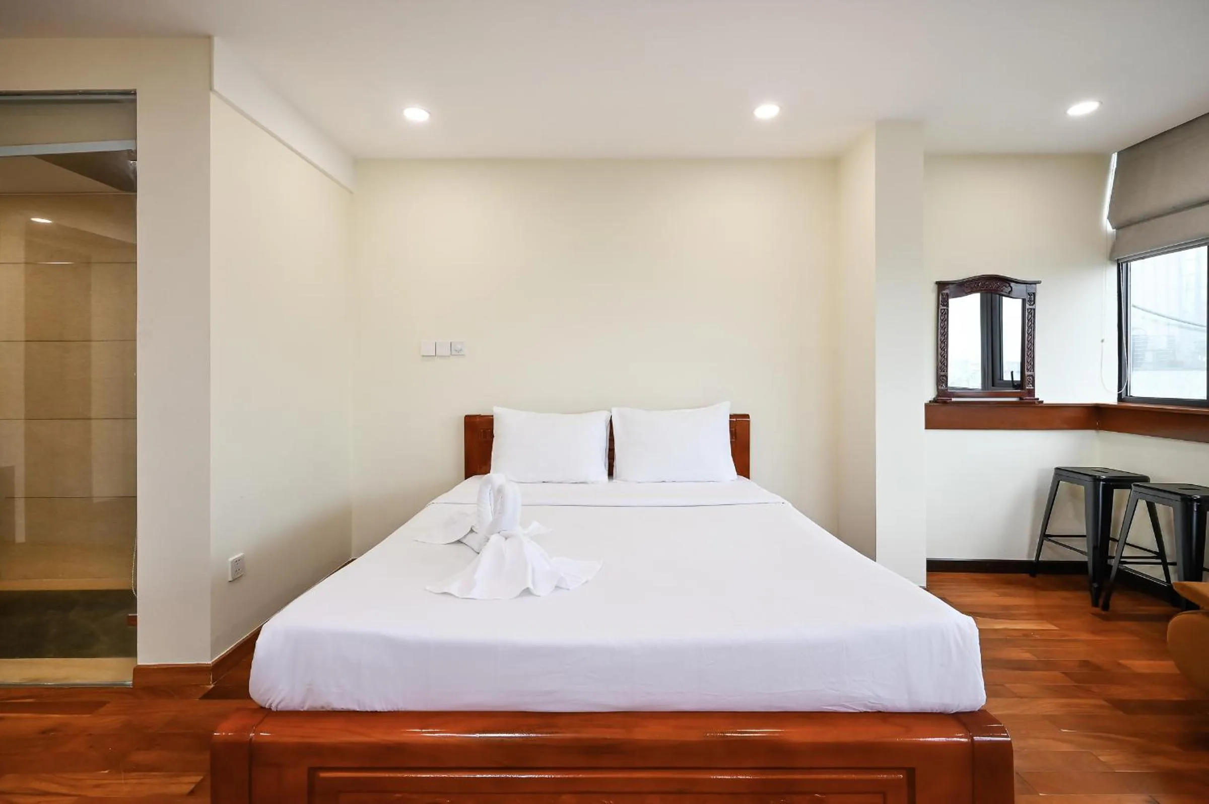 Bedroom, Bed in Red Sun Airport Saigon Hotel