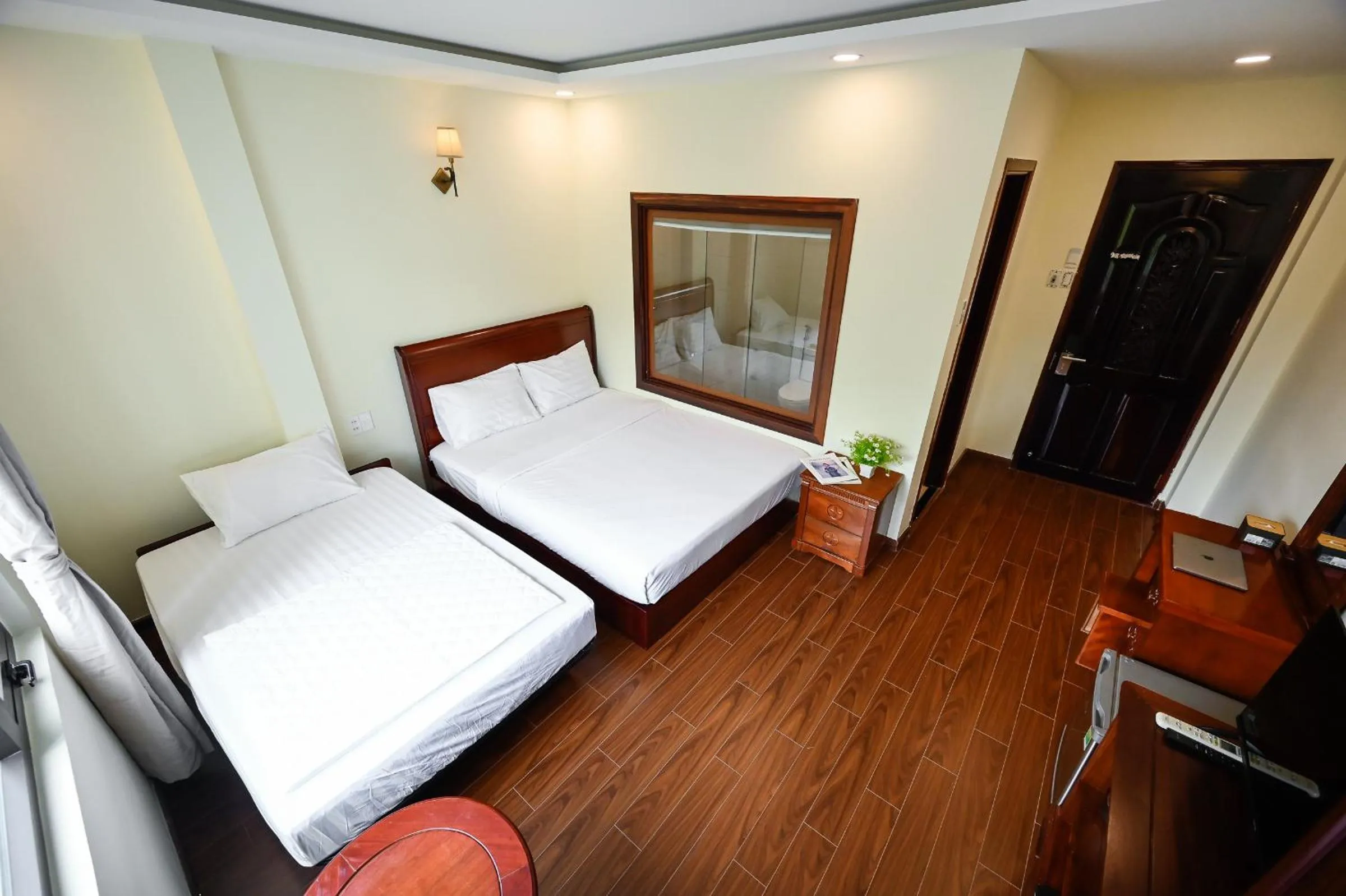 Photo of the whole room, Bed in Red Sun Airport Saigon Hotel