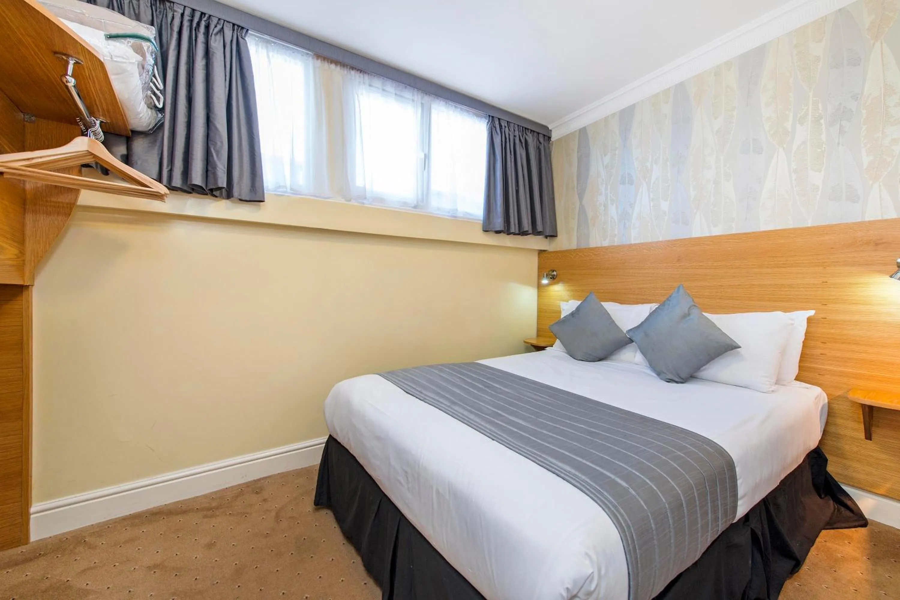 Bedroom, Bed in Lidos Hotel