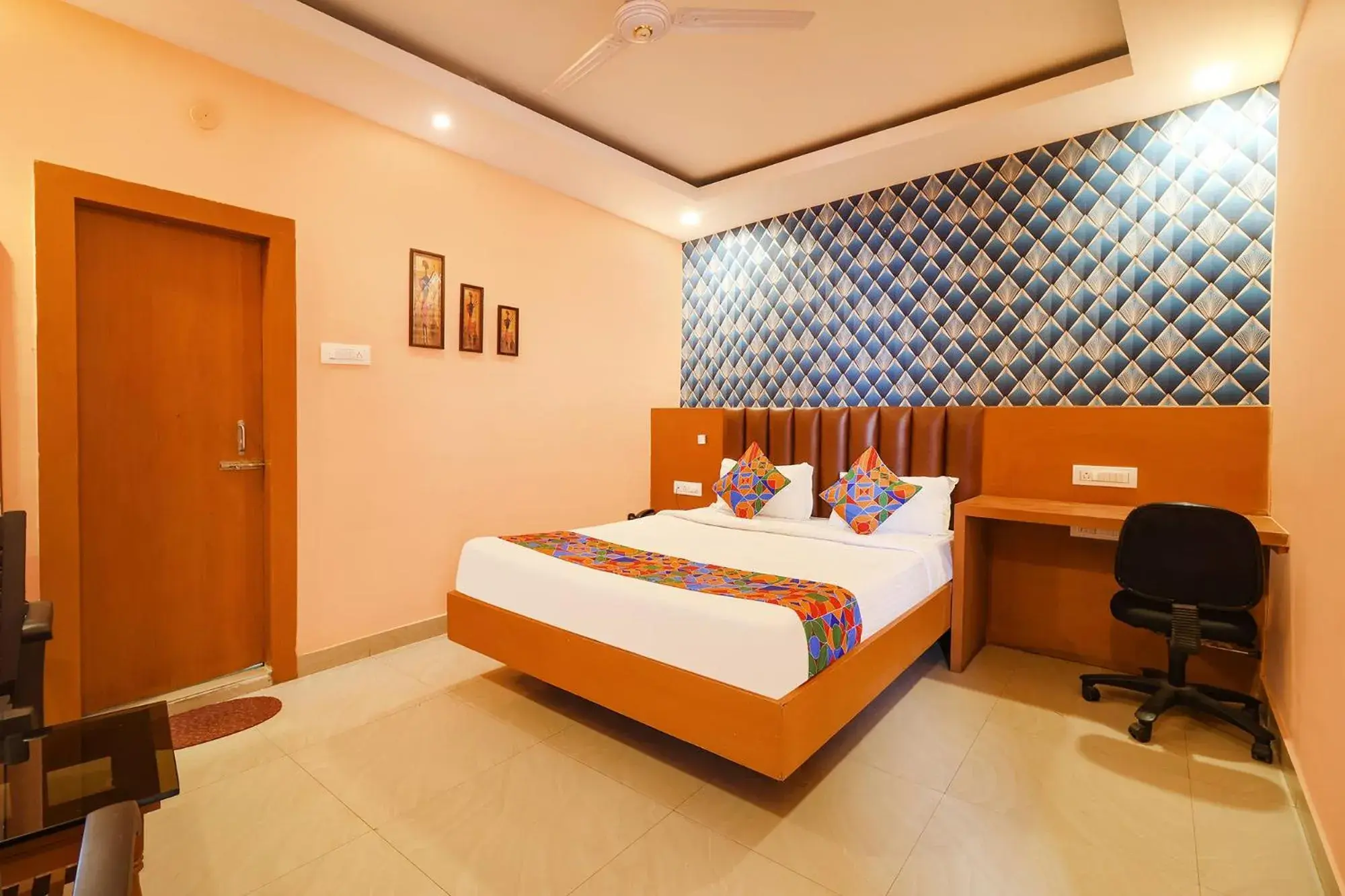 Bed in FabHotel Shanti International Bed in FabHotel Shanti International