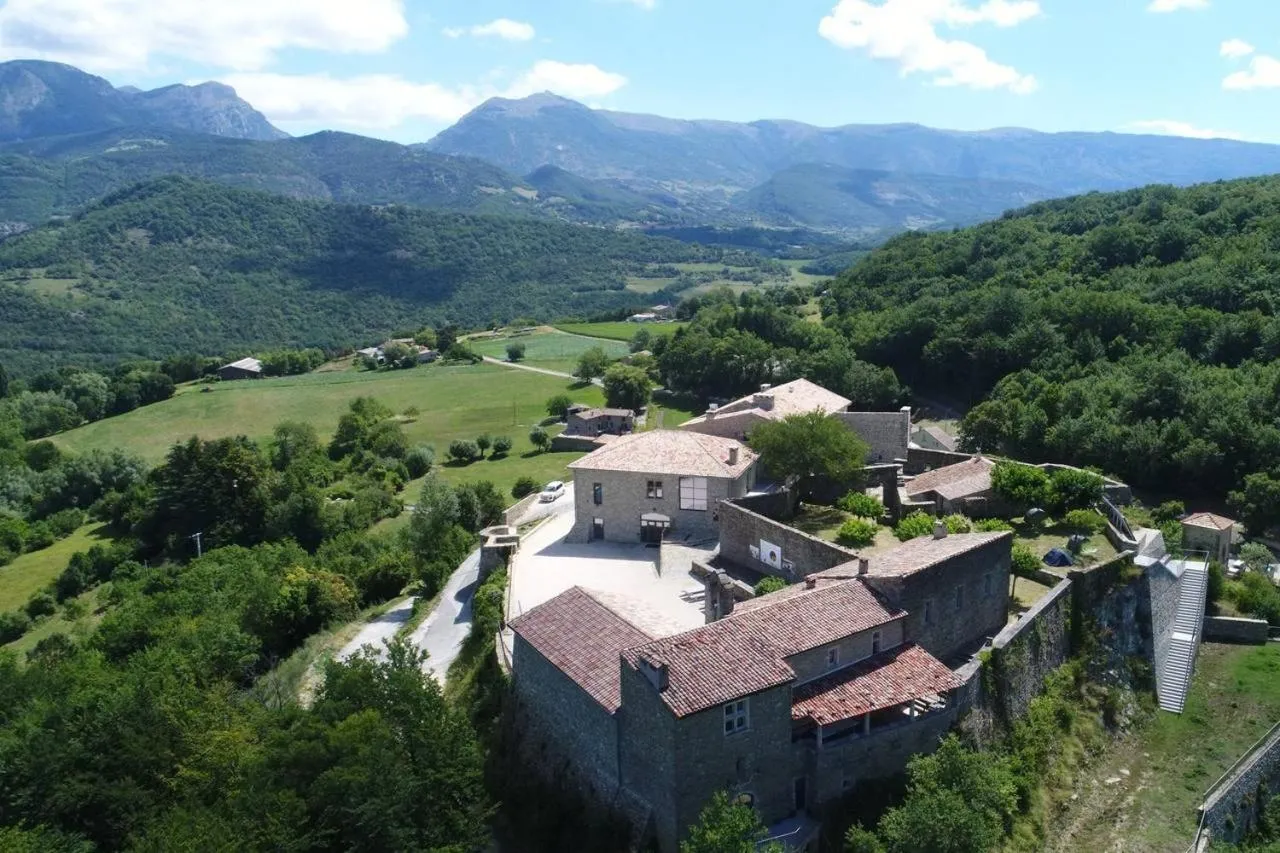 Property building in Château du Poët-Célard