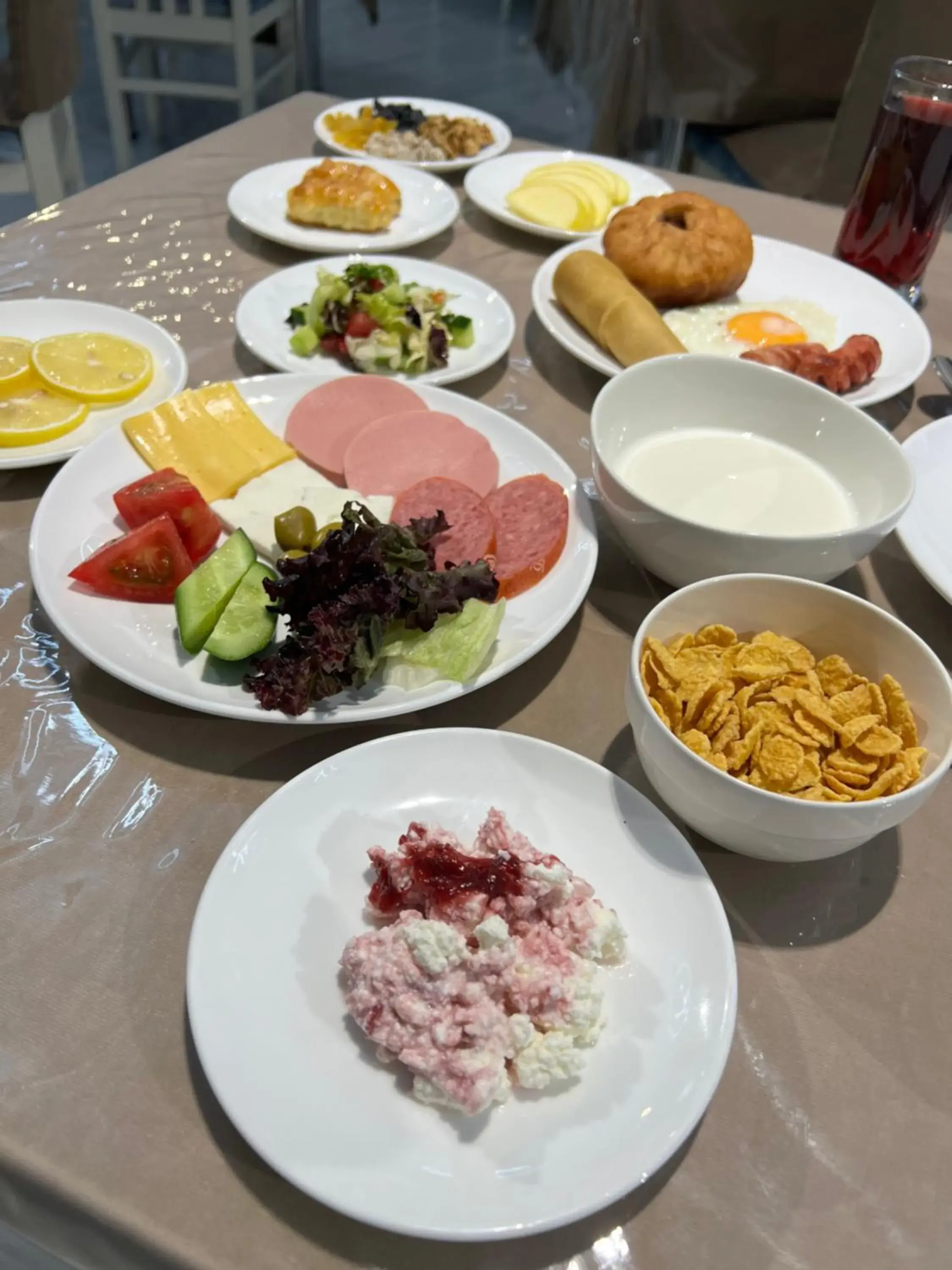 Food and drinks in DSF GARDEN HOTEL Food and drinks in DSF GARDEN HOTEL