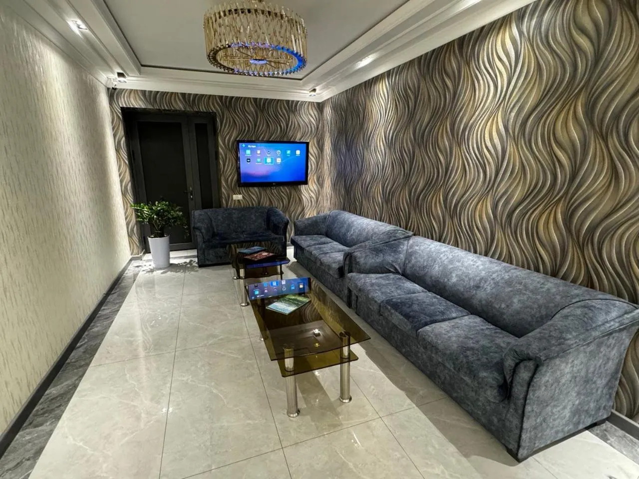 Communal lounge/ TV room in DSF GARDEN HOTEL