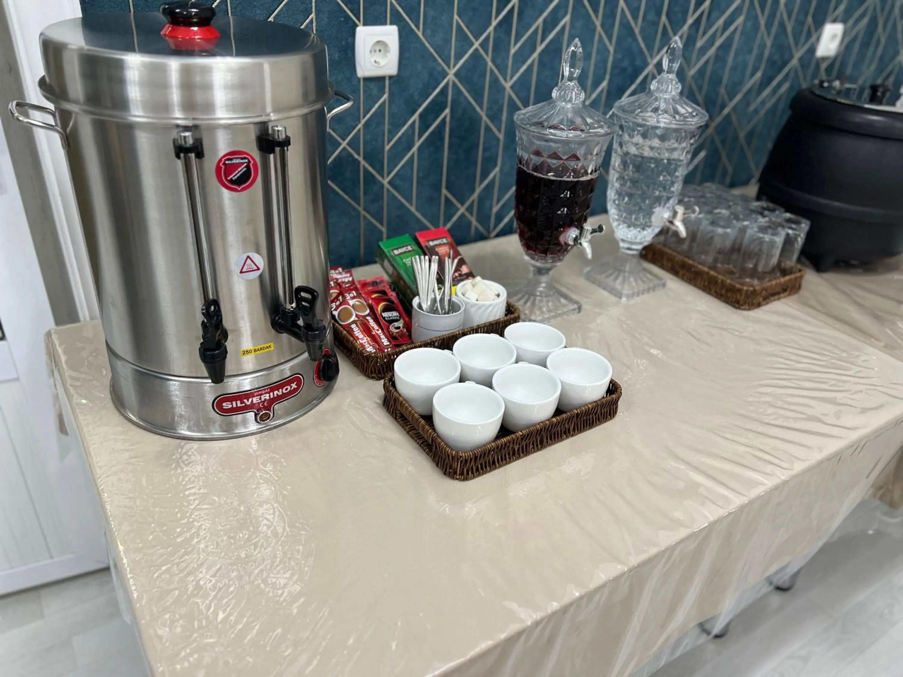 Restaurant/places to eat in DSF GARDEN HOTEL