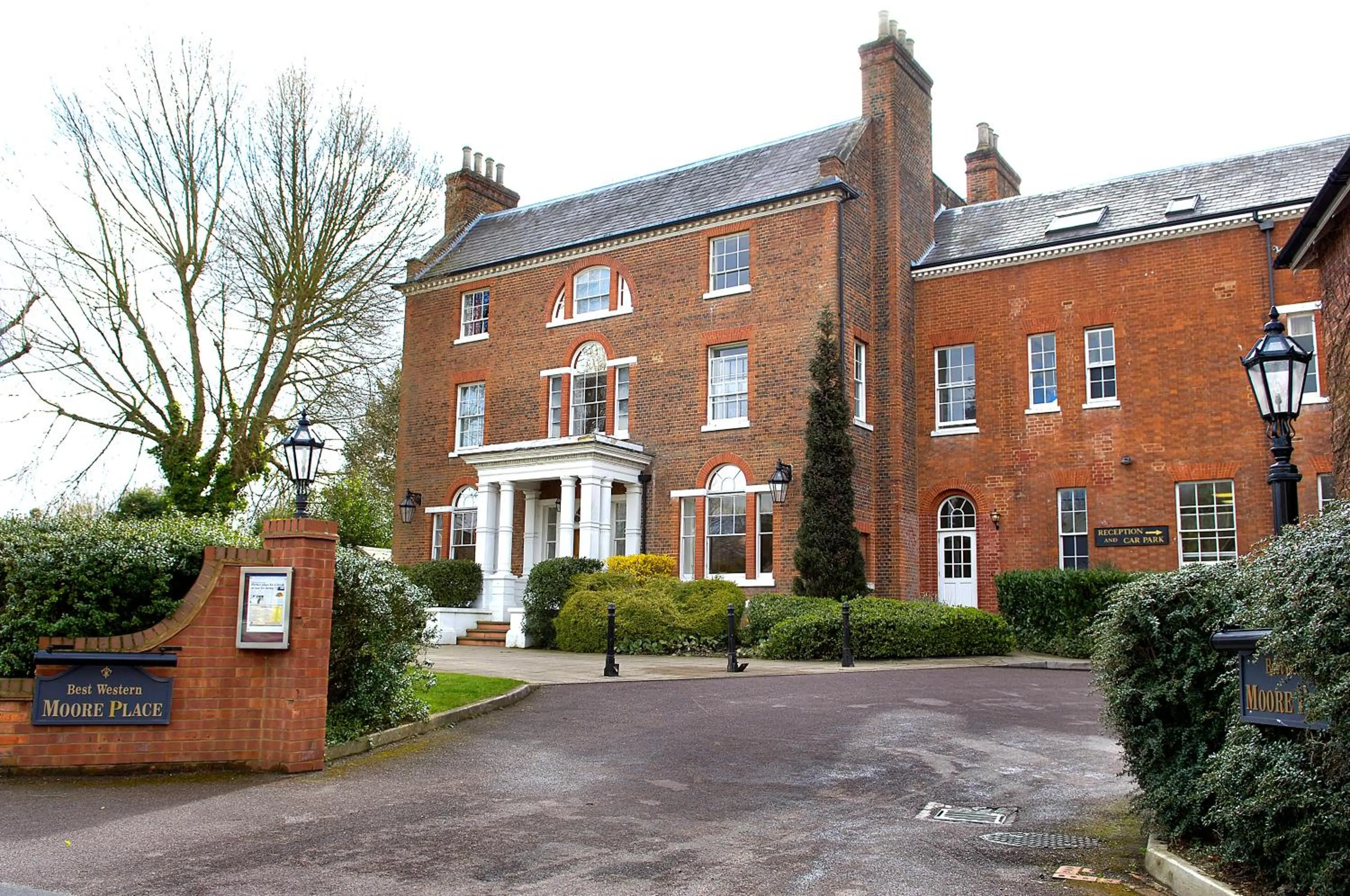 Facade/entrance in Best Western Moore Place Hotel