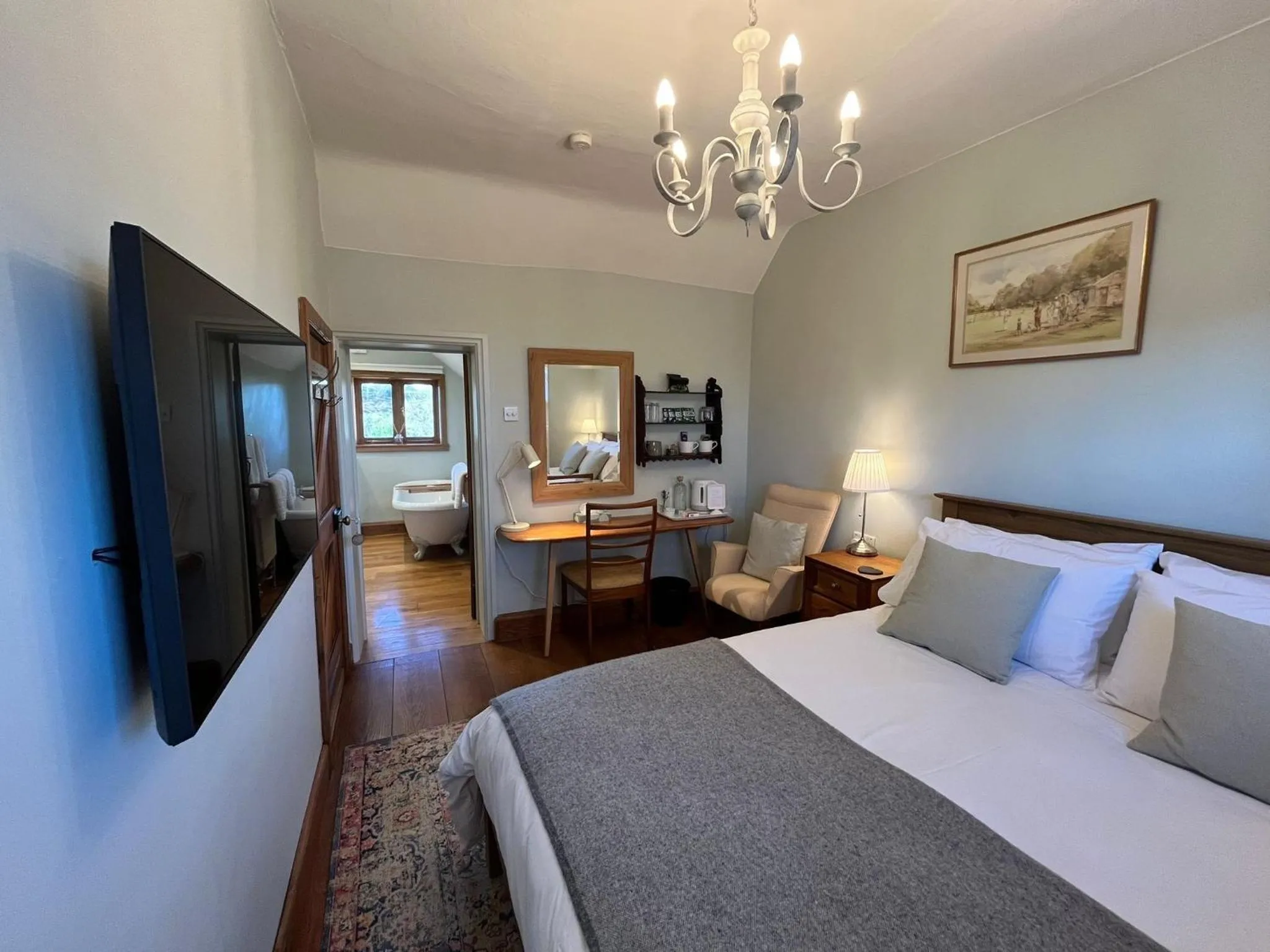 Bedroom, Bed in The Globe House