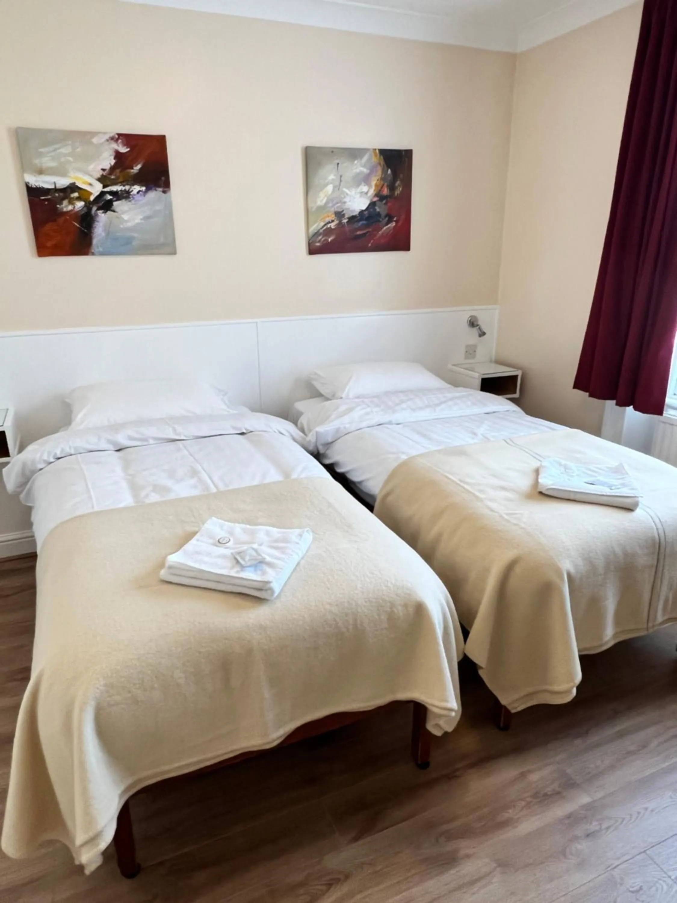 Bed in Melbourne House Hotel