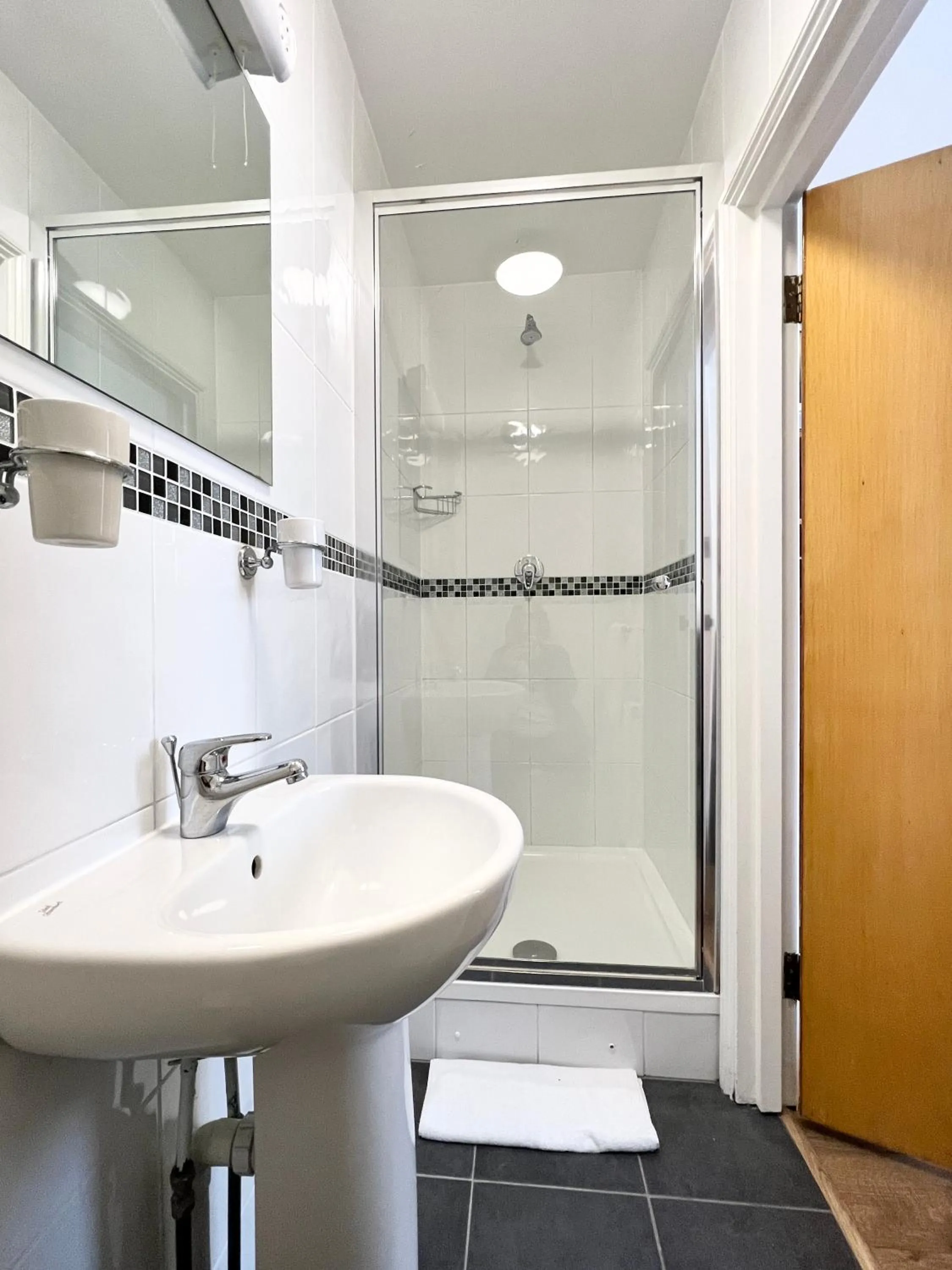 Shower in Melbourne House Hotel