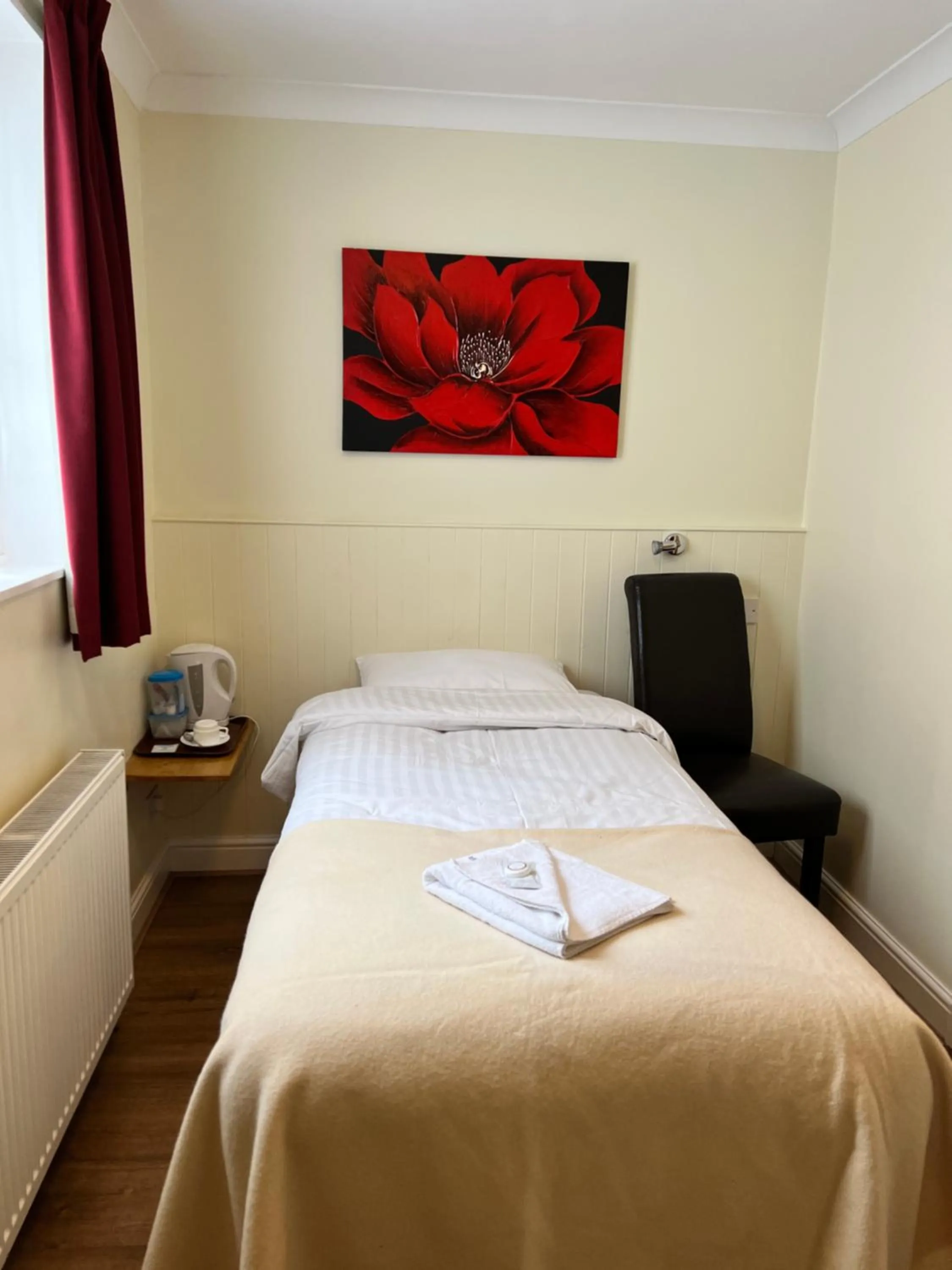 Bed in Melbourne House Hotel