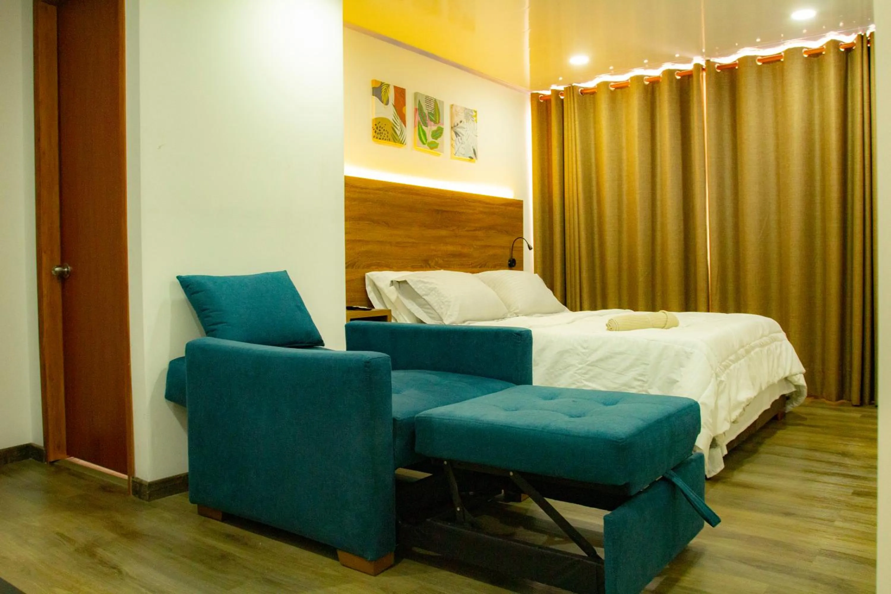 Living room, Bed in BOG Living Suites