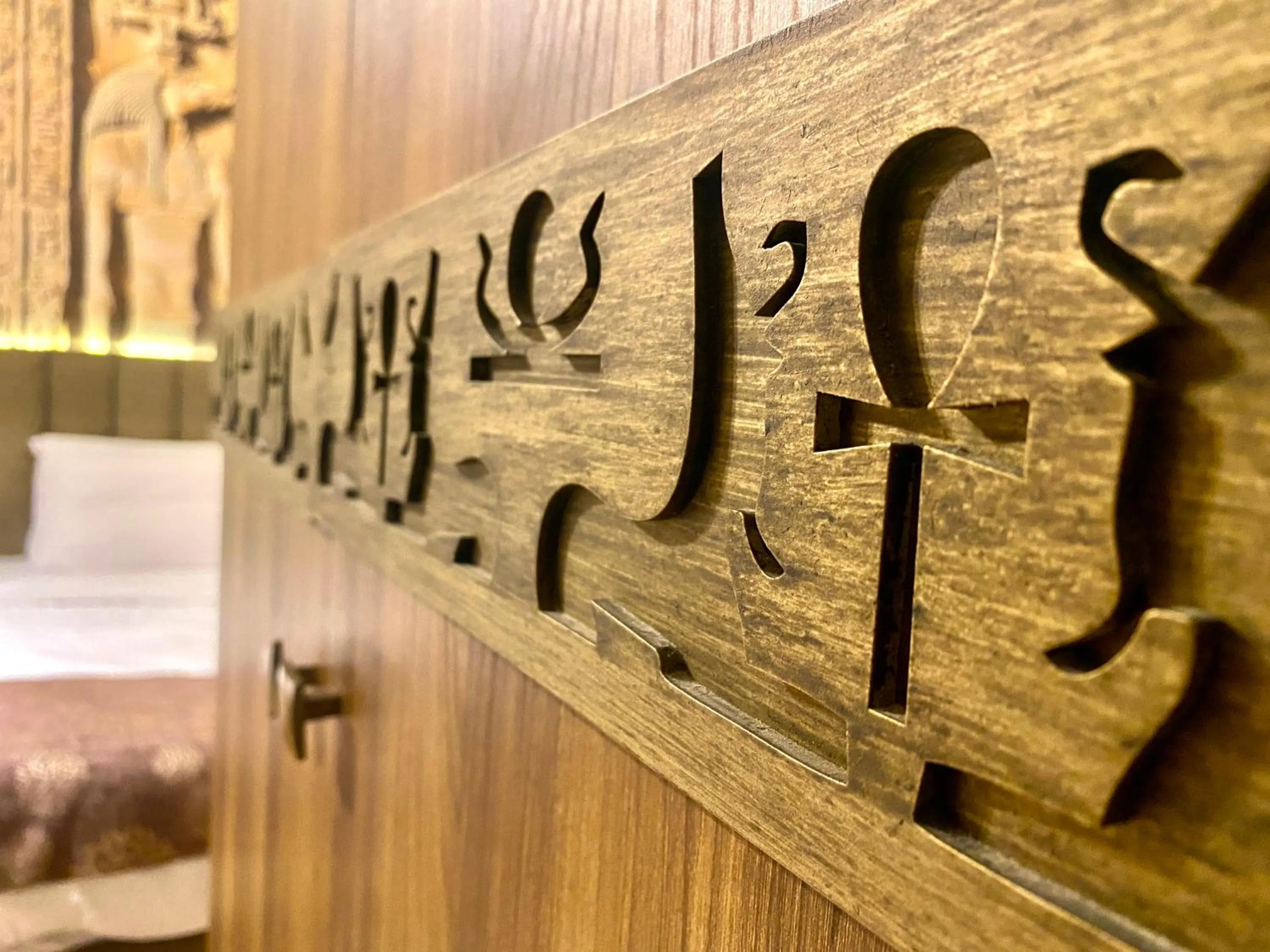 wardrobe in New Museum, Pyramids inn