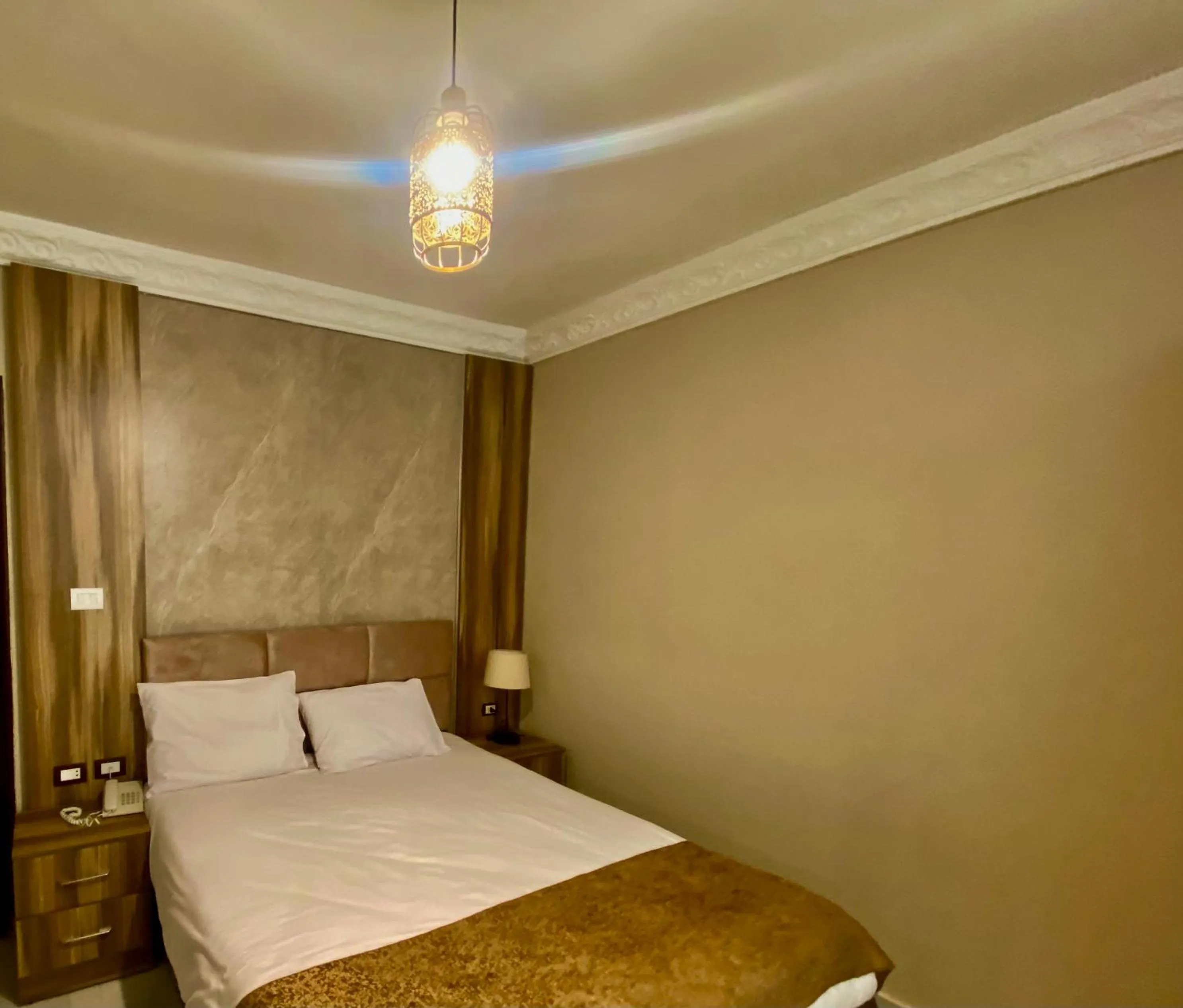 Bed in New Museum, Pyramids inn