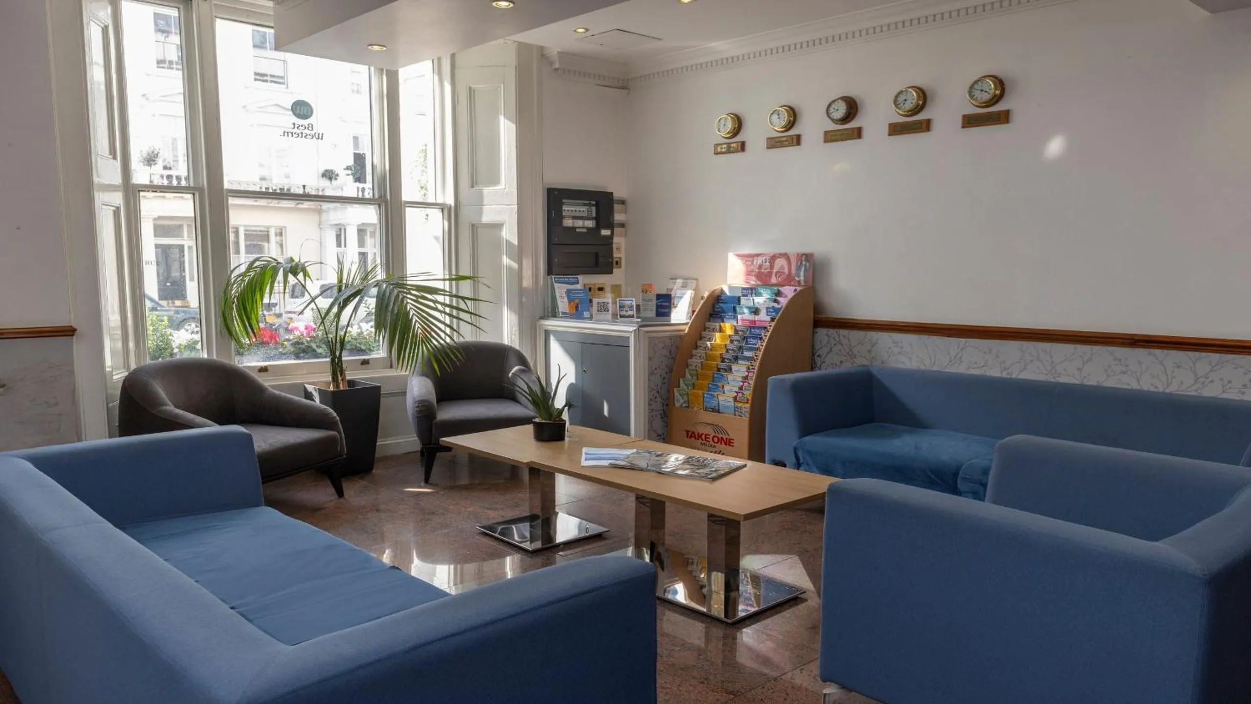 Lobby or reception in Best Western Corona Hotel