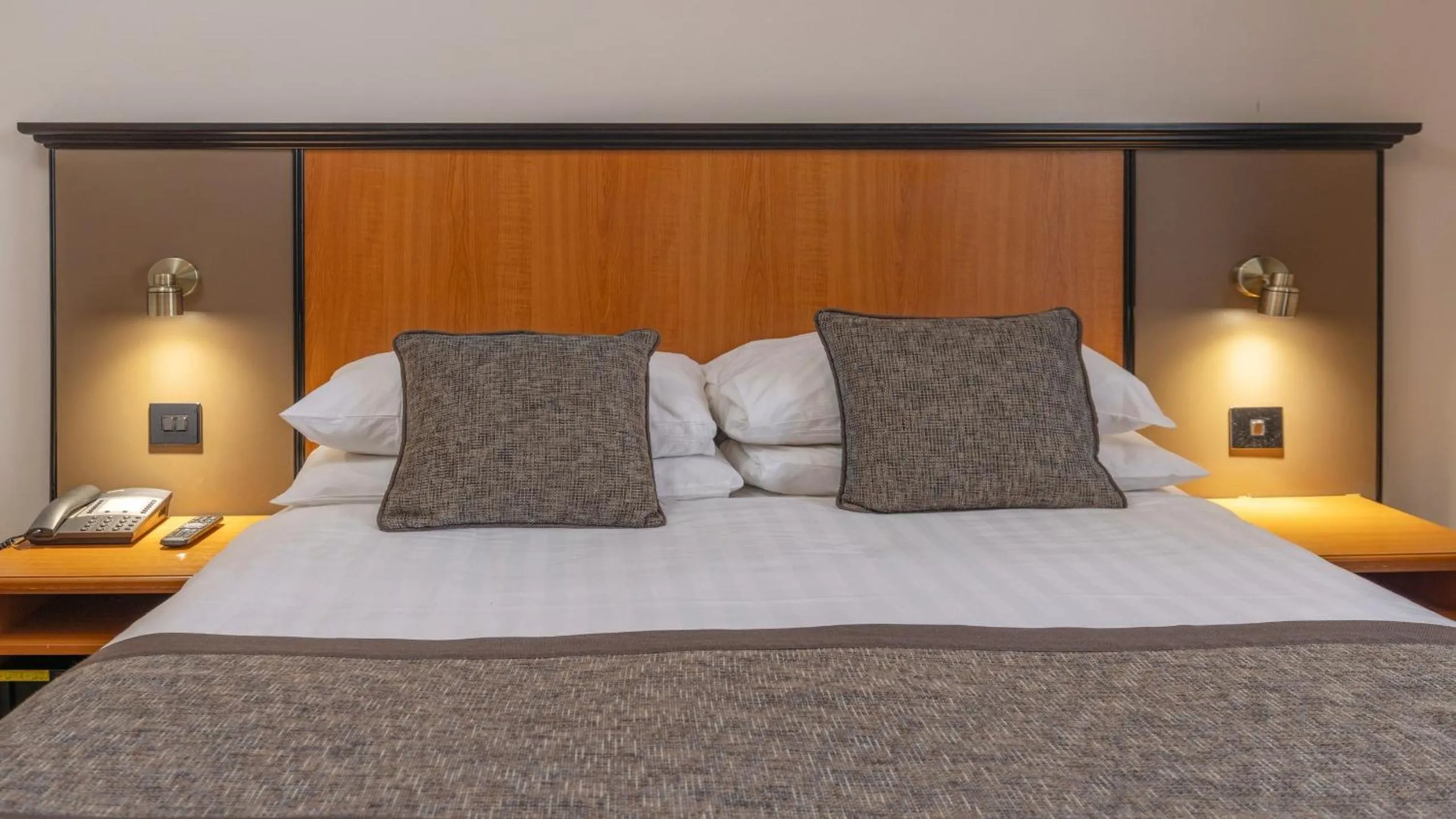 Bed in Best Western Corona Hotel