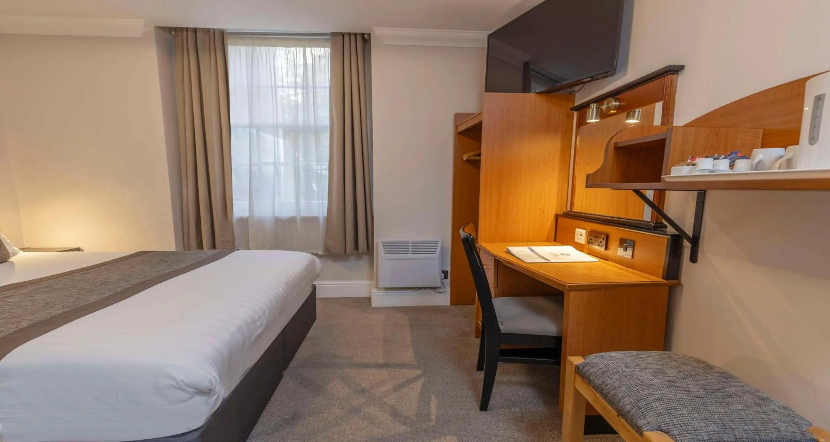 Bedroom, Bed in Best Western Corona Hotel