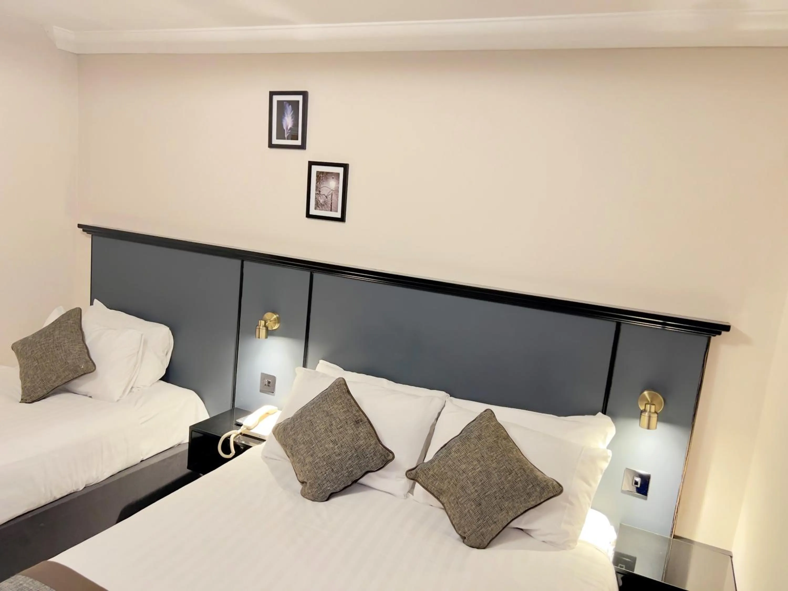 Family, Bed in Best Western Corona Hotel