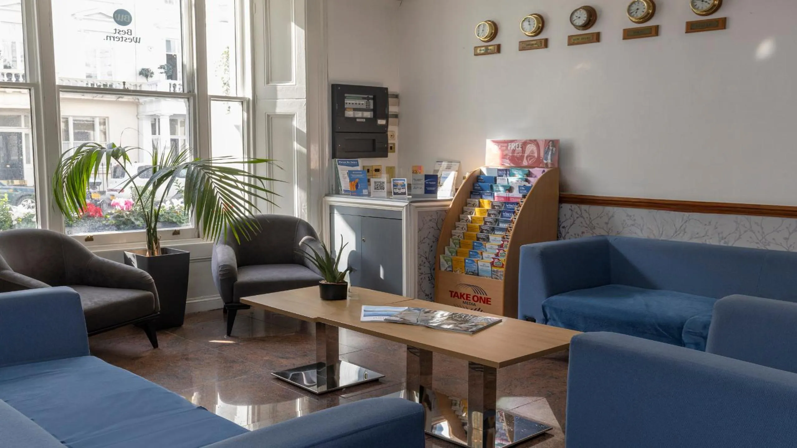 Seating area in Best Western Corona Hotel