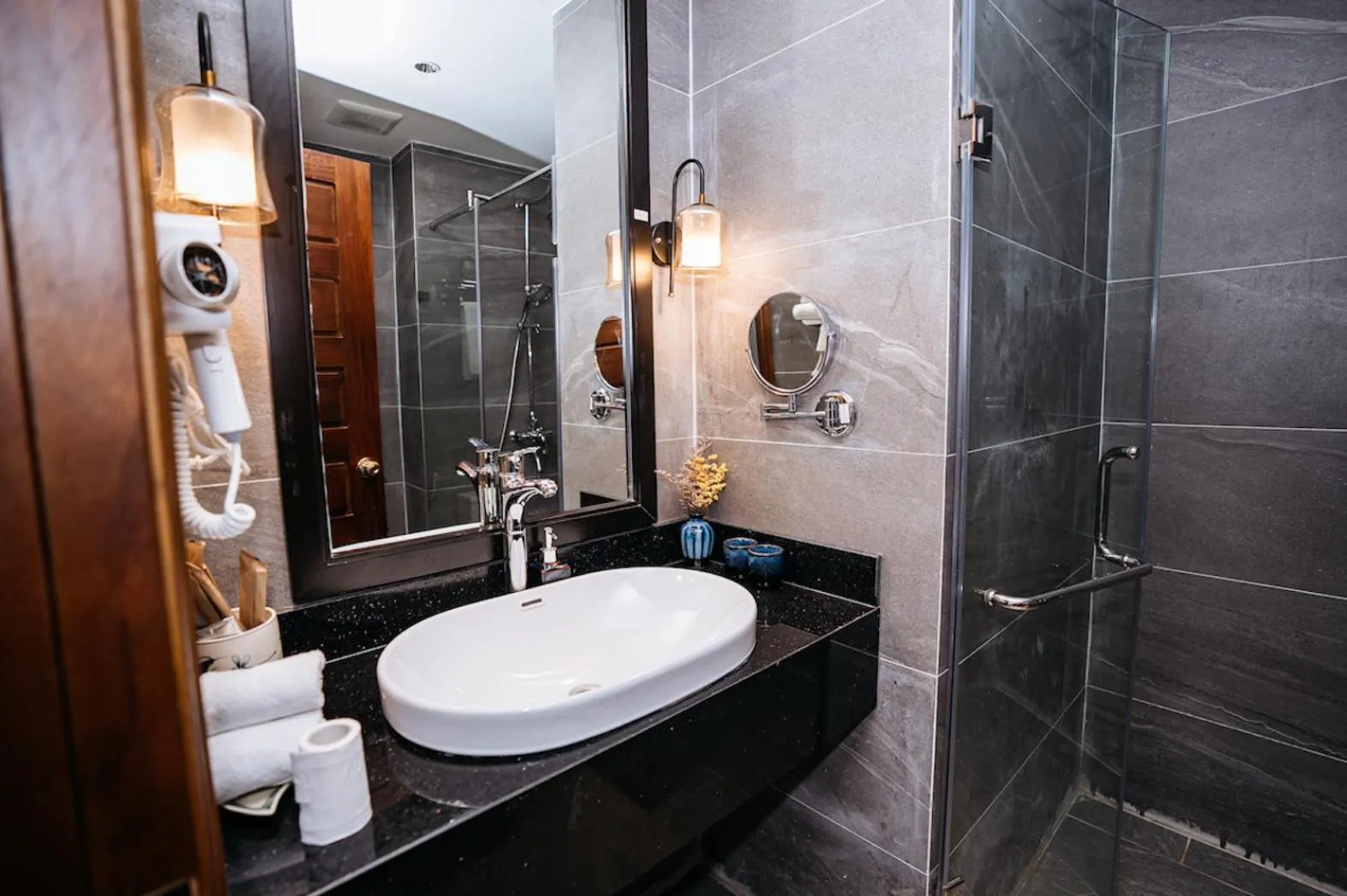 Shower in Paradise Soc Son Resort