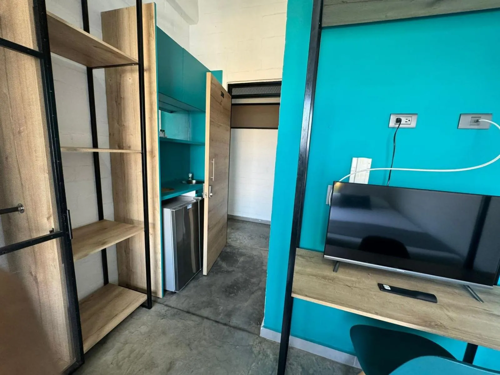 TV and multimedia in Hotel Living Box San Fernando